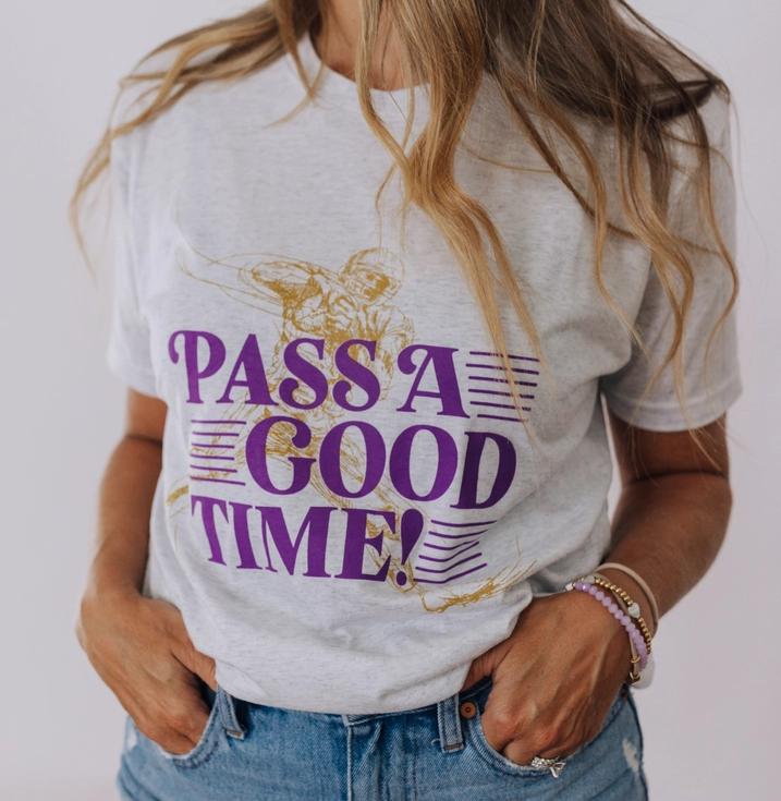 HEATHER WHITE PASS A GOOD TIME TEE