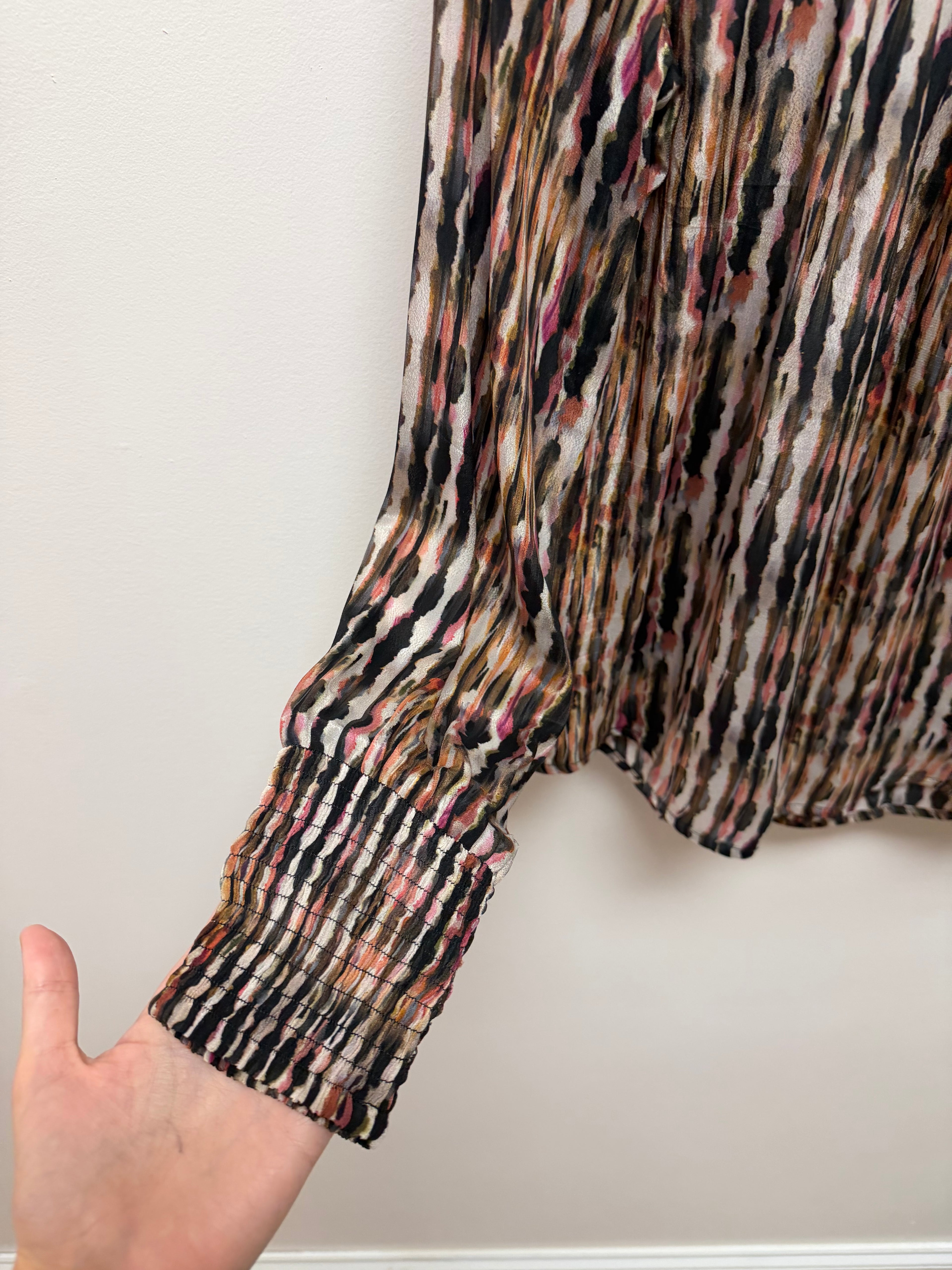 TOASTED AMBER MULTI WATERCOLOR PRINT ELASTIC ROUND NECK LONG SMOCKED CUFF SLEEVE PULLOVER TOP
