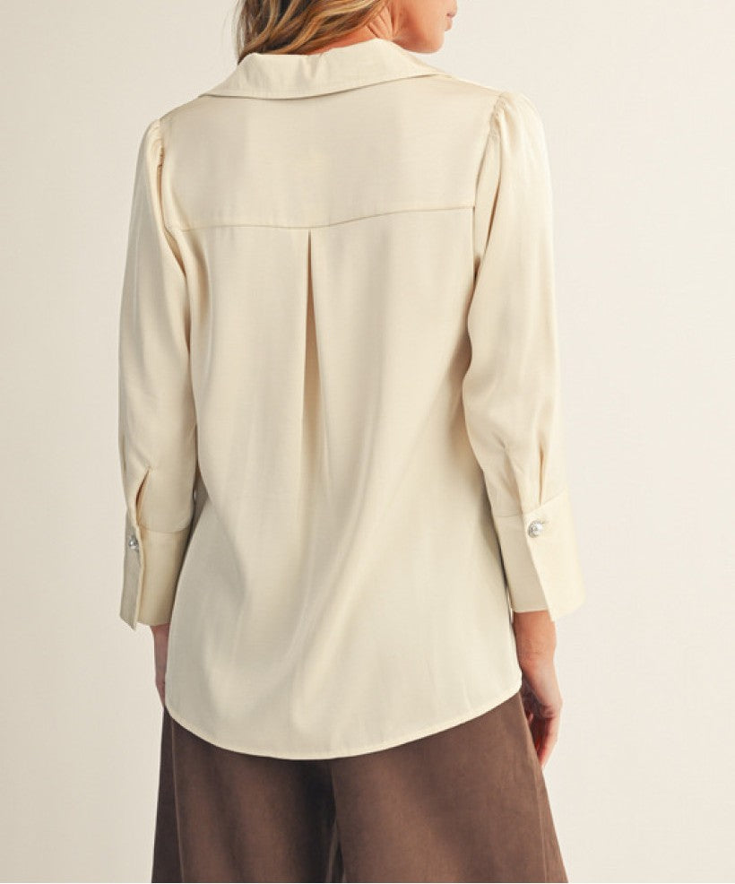IVORY VNECK 3/4 SLEEVE WITH PEARL BUTTON DETAIL BLOUSE
