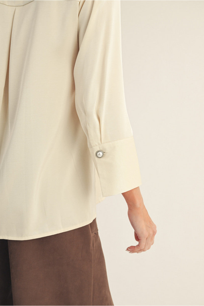 IVORY VNECK 3/4 SLEEVE WITH PEARL BUTTON DETAIL BLOUSE