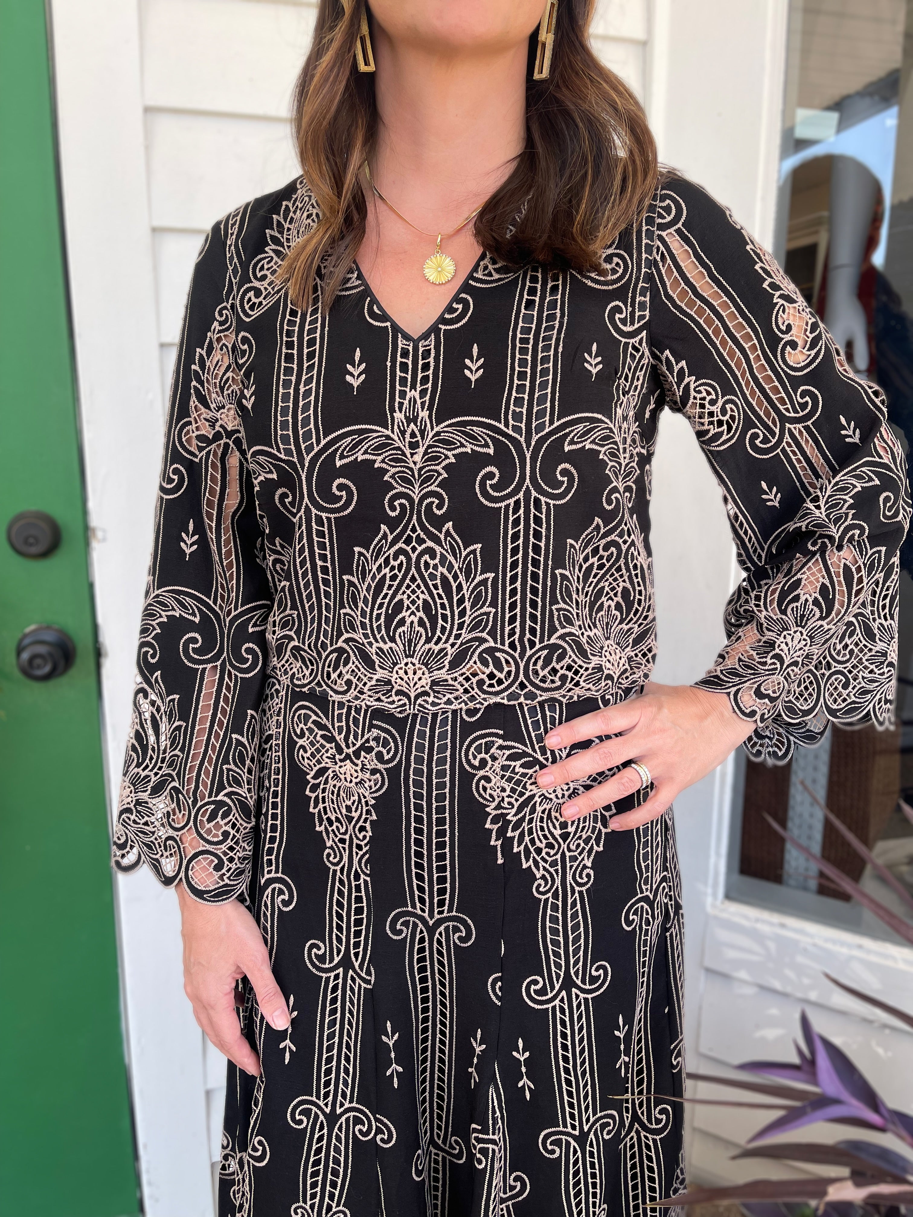 BLACK/TAUPE TWO TONE LACE CUTOUT BELL SLEEVE BECK TOP