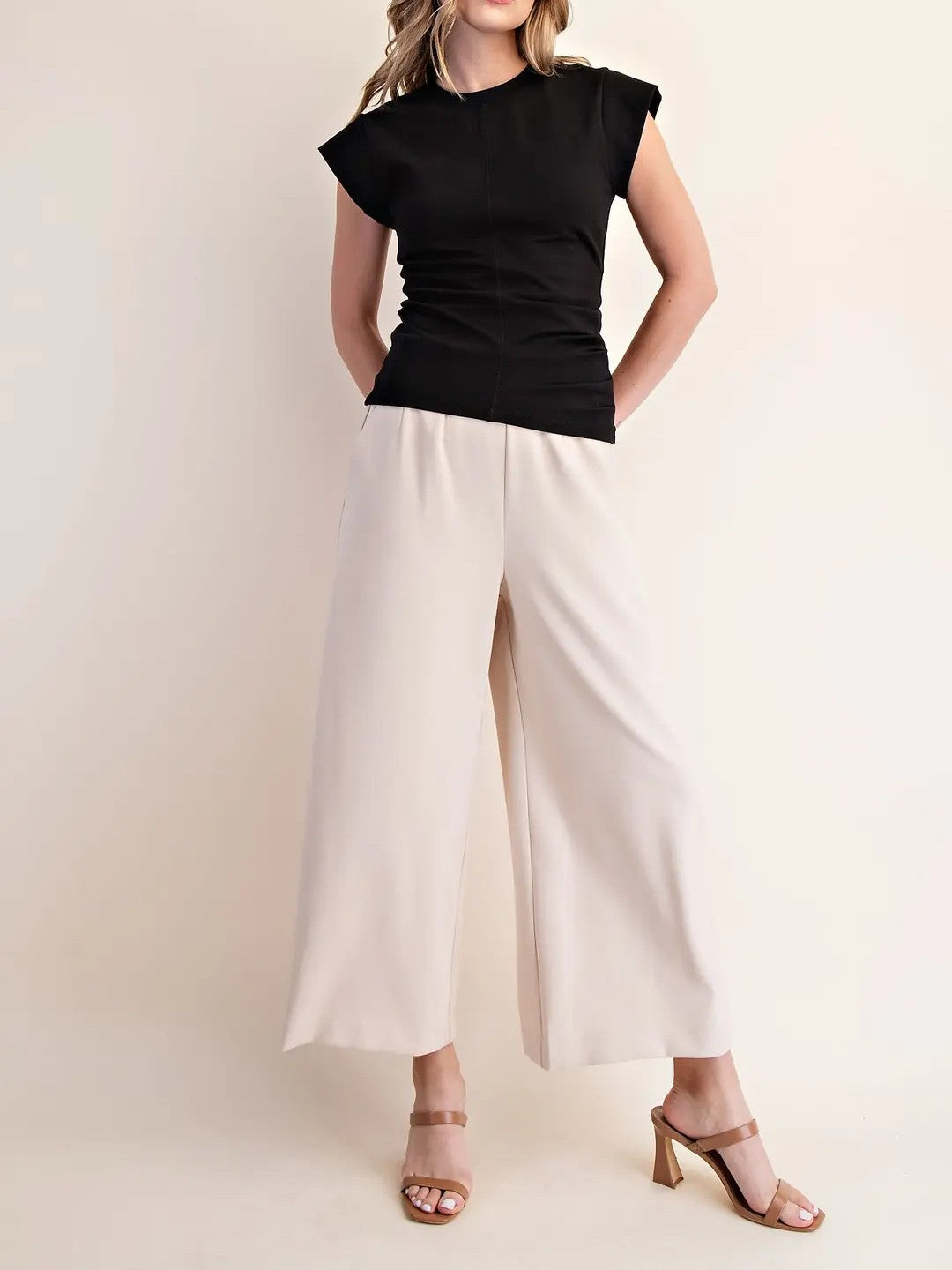 BLACK RUSTIC GATHERED KNIT TOP