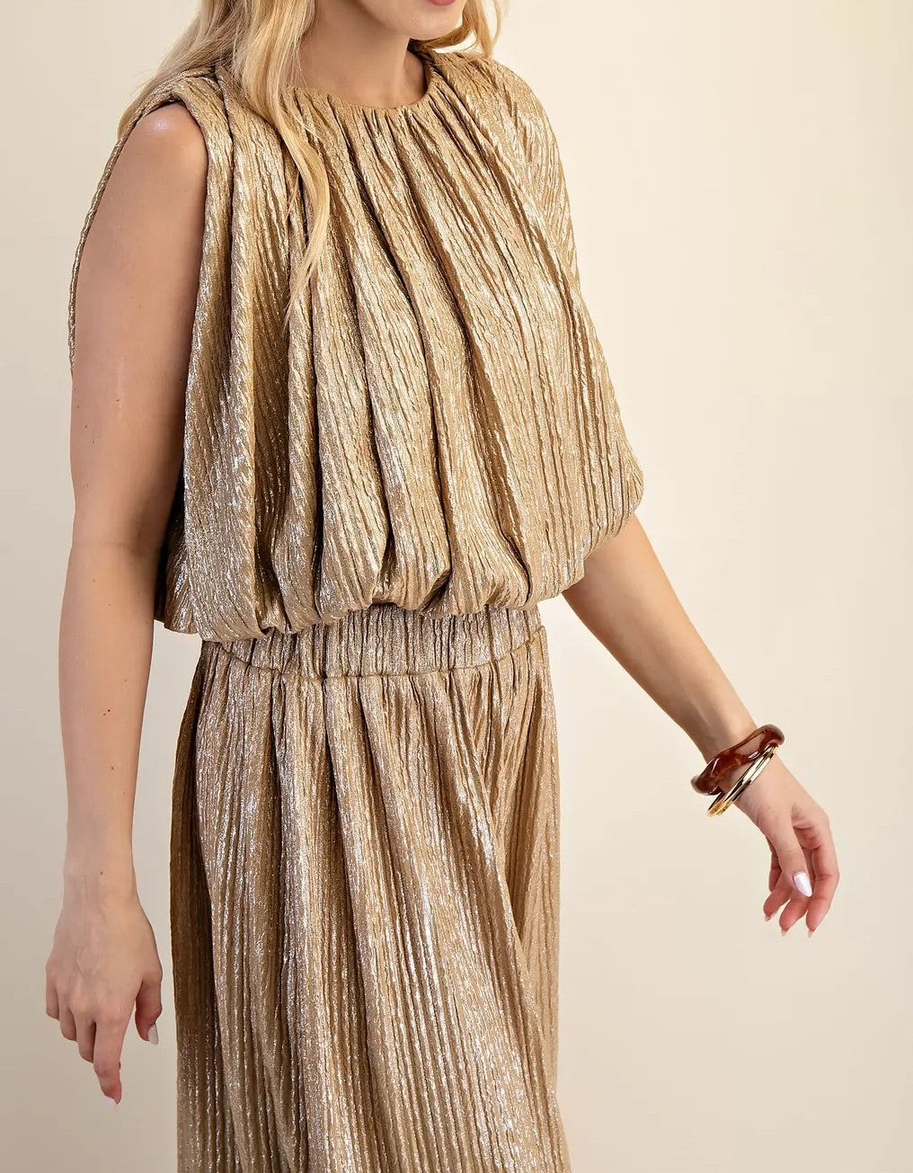 TAUPE METALLIC PLEATED SLEEVELESS BUBBLE TOP