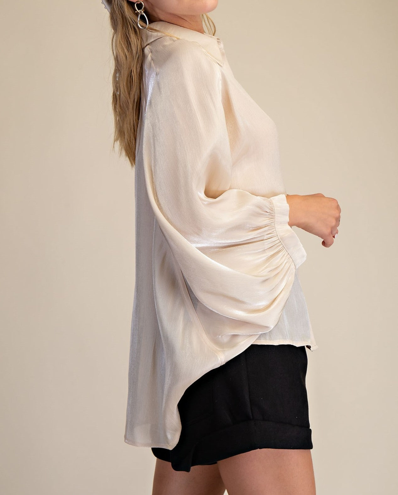 CHAMPAGNE BUTTON UP LONG FLOWY BATWING SLEEVE TOP