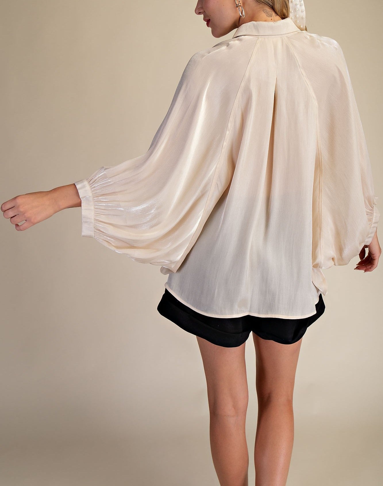 CHAMPAGNE BUTTON UP LONG FLOWY BATWING SLEEVE TOP