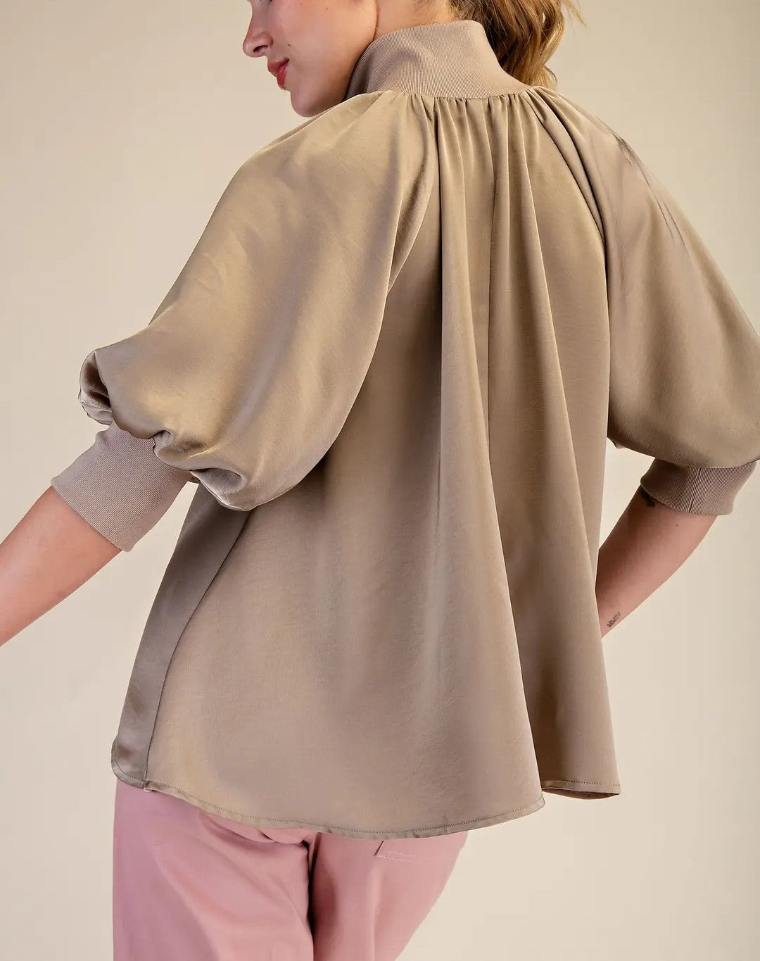 MOCHA MOCK NECK ZIP UP PUFF SLEEVE TOP