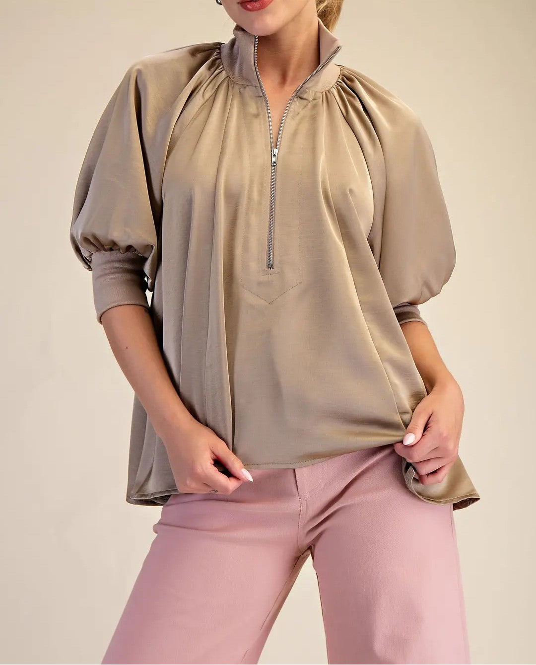 MOCHA MOCK NECK ZIP UP PUFF SLEEVE TOP