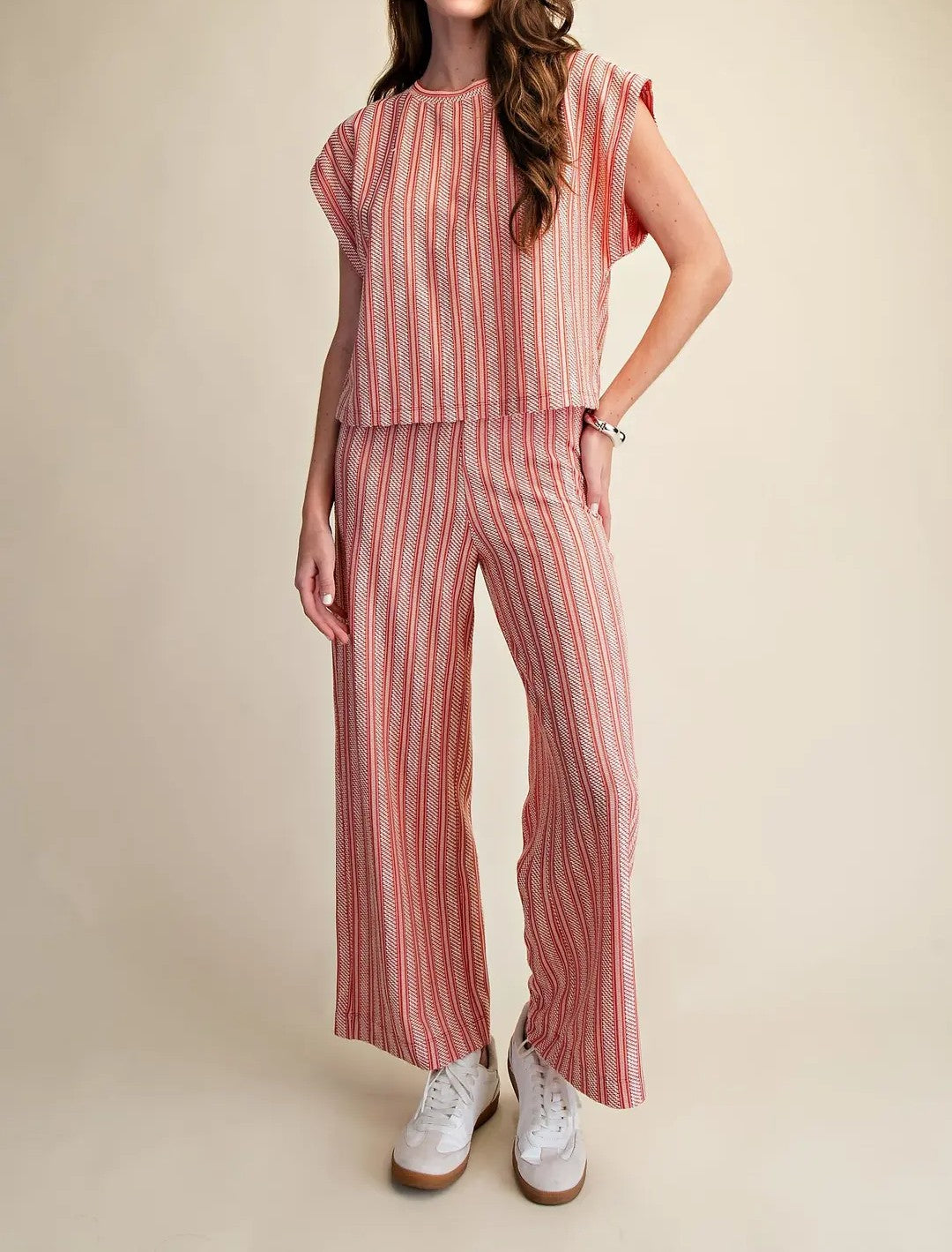 RED VERTICAL RIBBED TEXTURED SHORT SLEEVE KNIT TOP