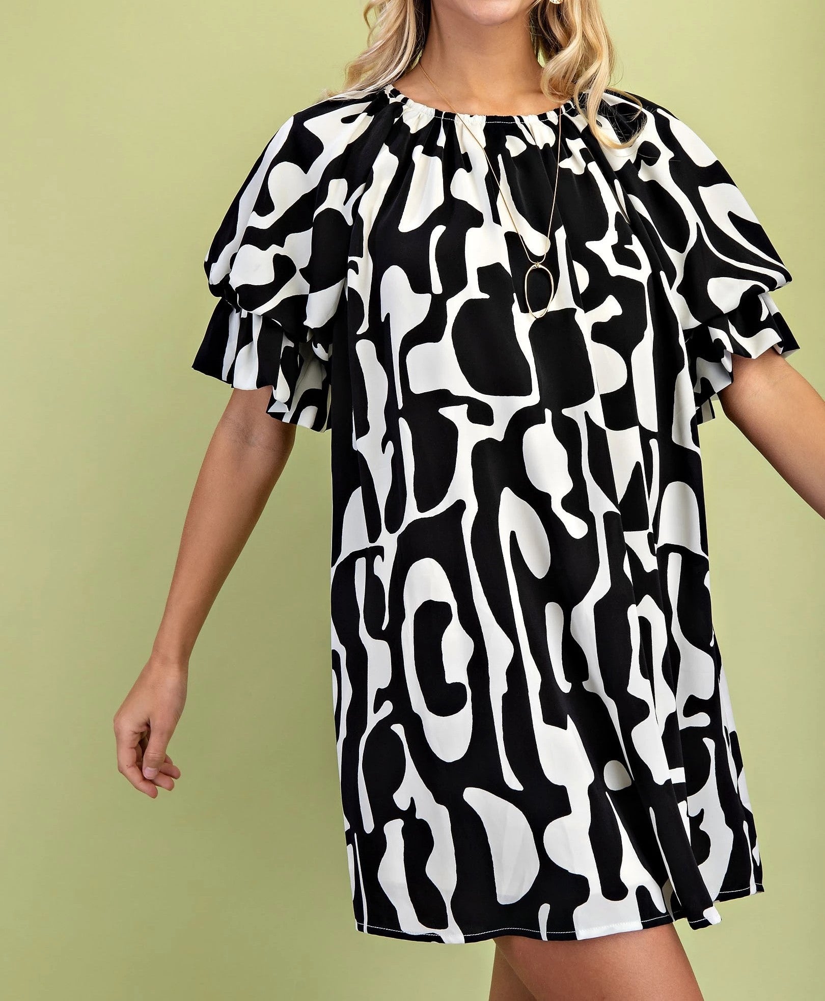 BLACK GEOMETRIC GATHERED SLEEVE LOOSE FIT MINI DRESS