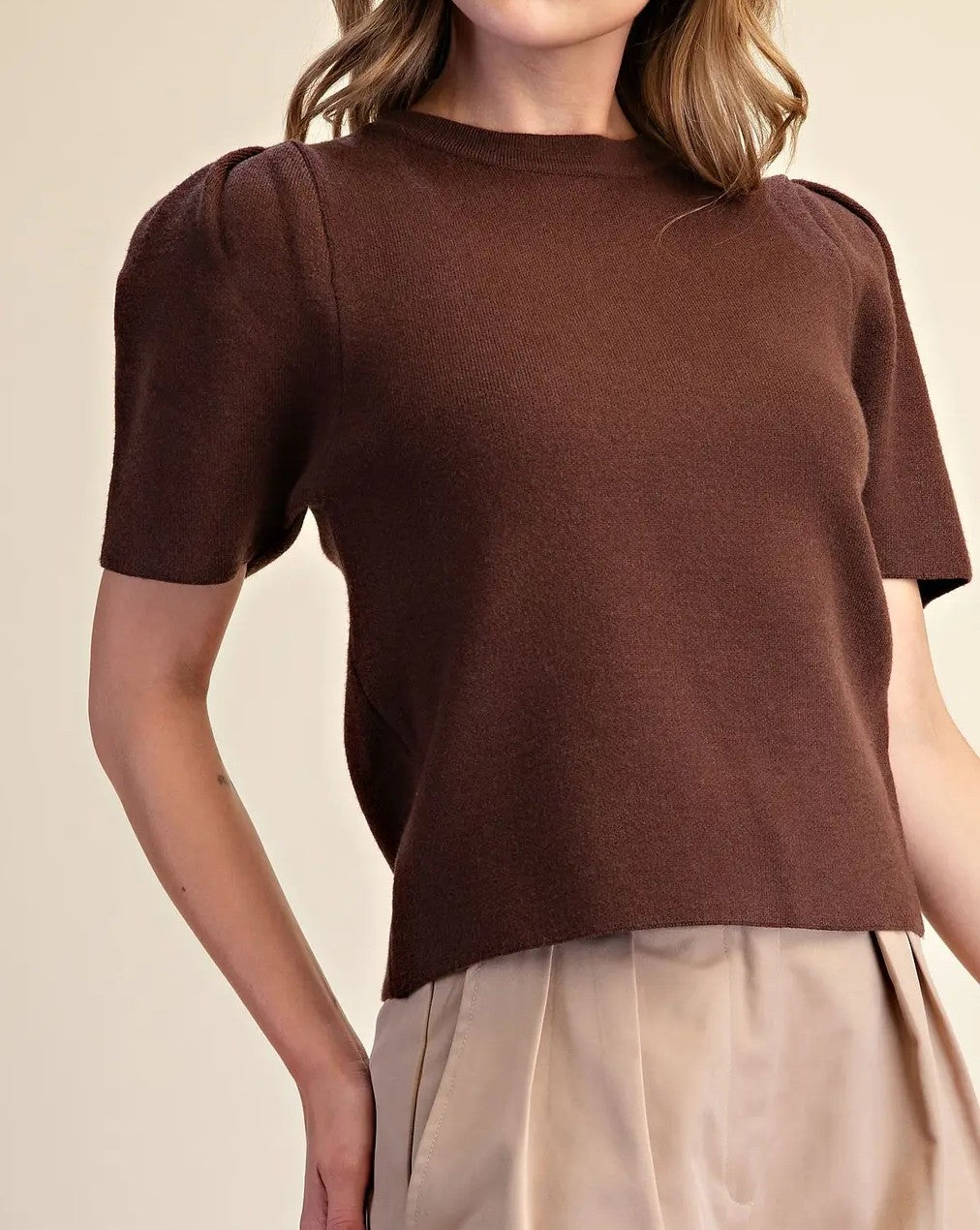 BROWN SHORT PUFF SLEEVE KNIT TOP