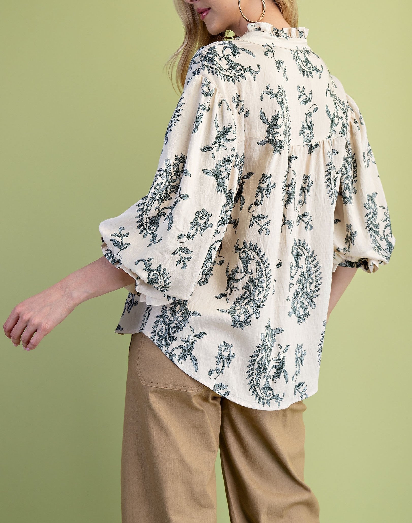 NAVY PRINTED BUTTON DOWN GATHERED SLEEVE TOP