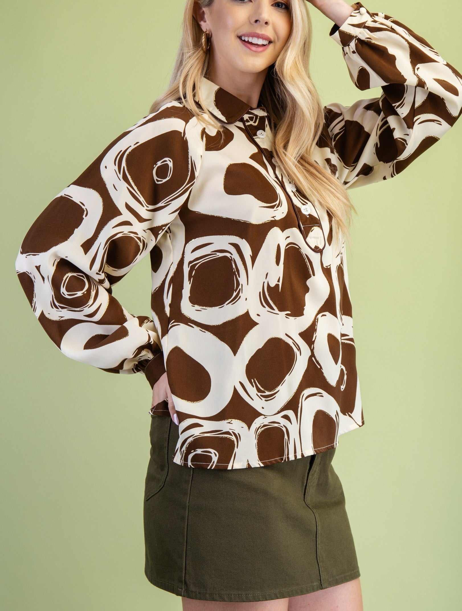 BROWN MIX PRINT GLITTER ACCENT LONG SLEEVE POPOVER TOP