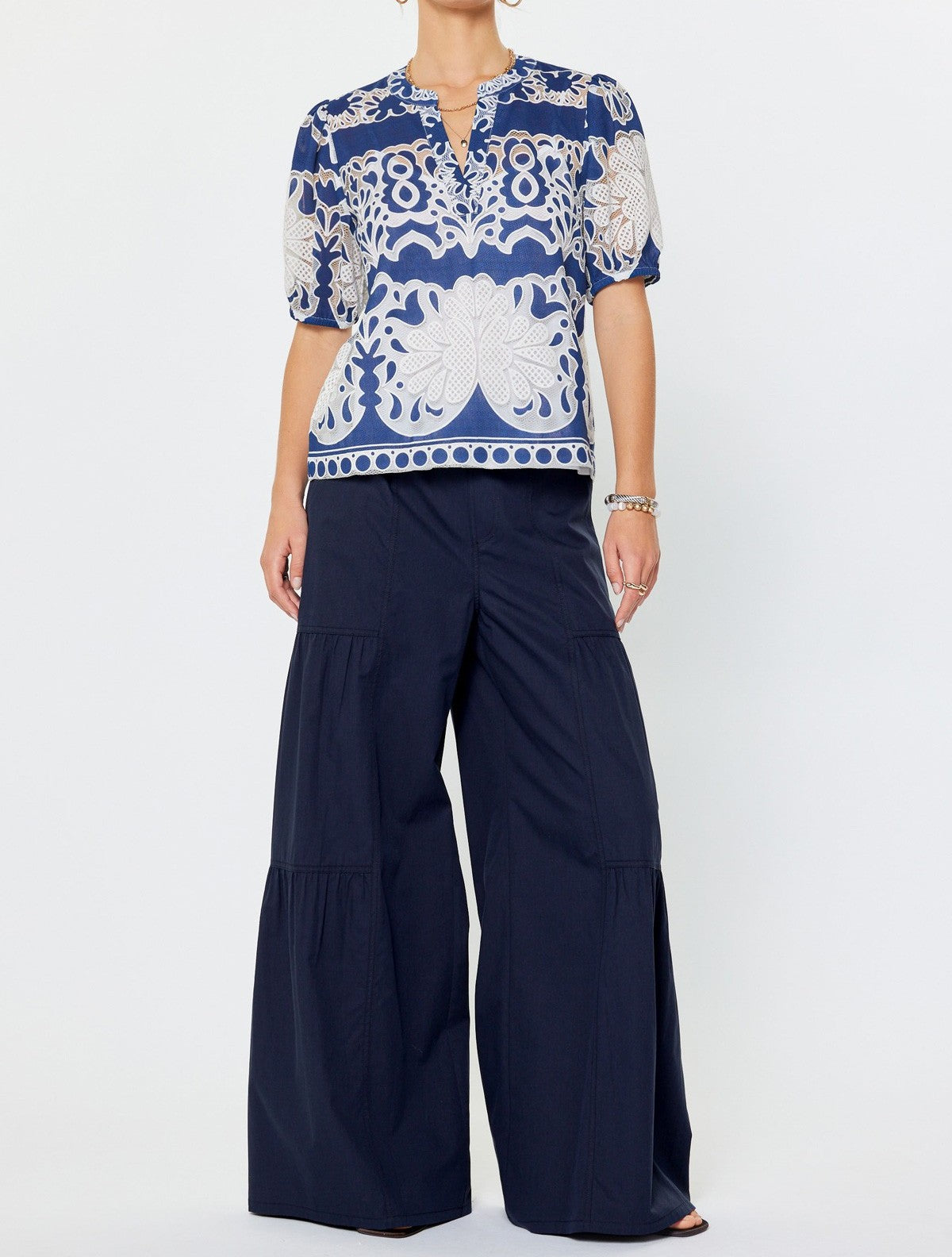 DEEP COBALT/WHITE LACE FLORAL EMBROIDERY SHORT PUFF SLEEVE TOP