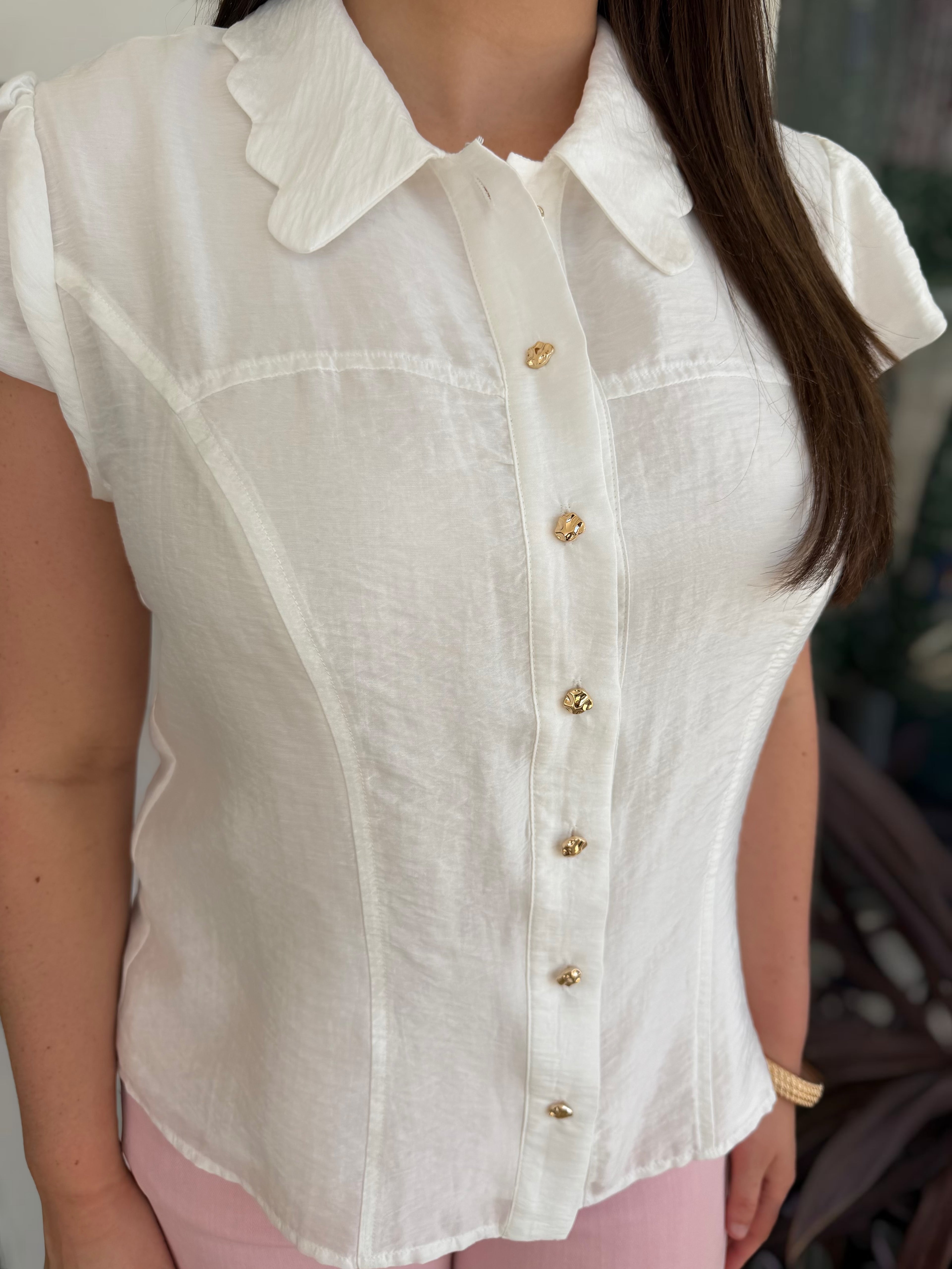 WHITE SCALLOP EDGE COLLAR GOLD BUTTON UP SHORT CAP SLEEVE FITTED TOP