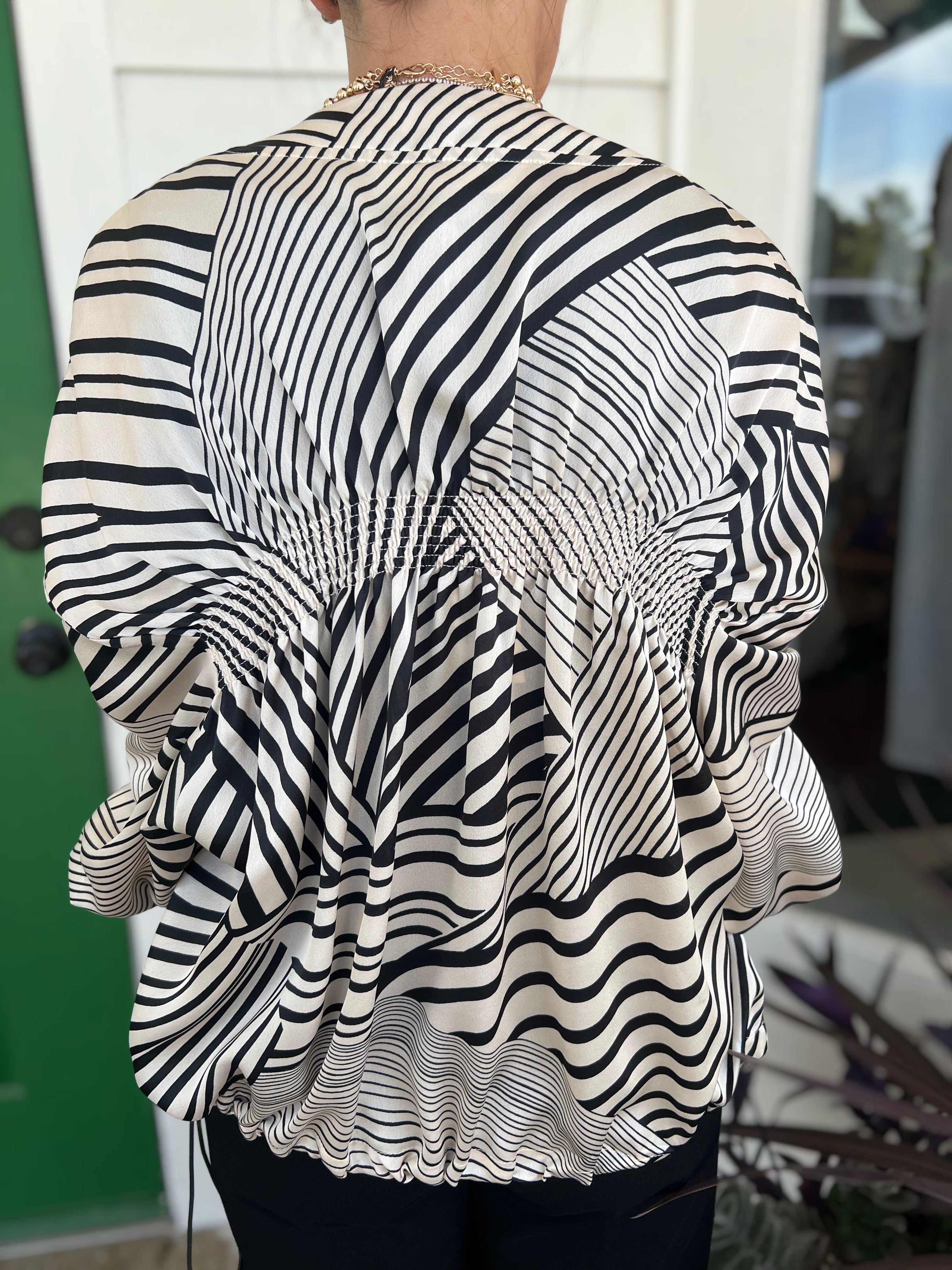 CREAM/BLACK STRIPE PRINT LONG SLEEVE ZIP UP JACKET