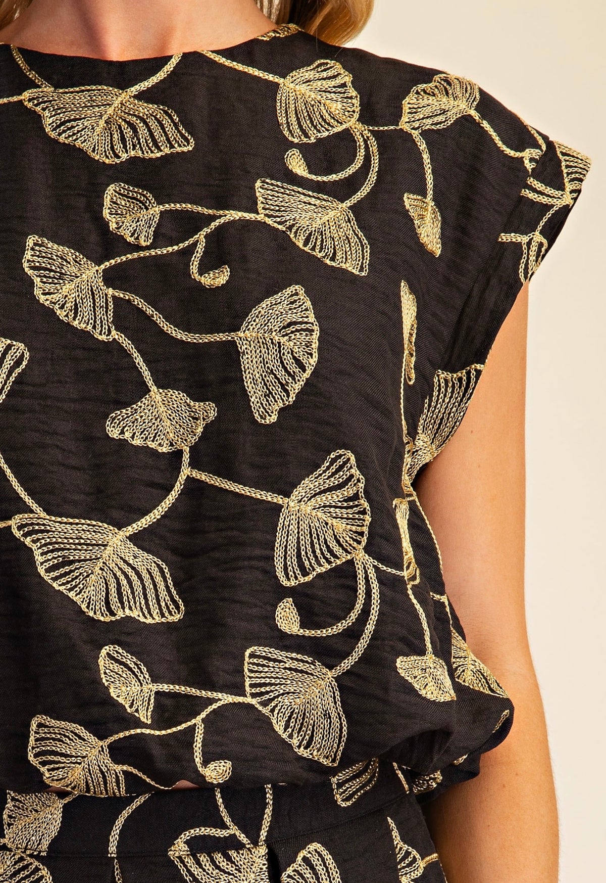 BLACK & GOLD LEAF EMBROIDERY SHORT SLEEVE BUBBLE HEM TOP