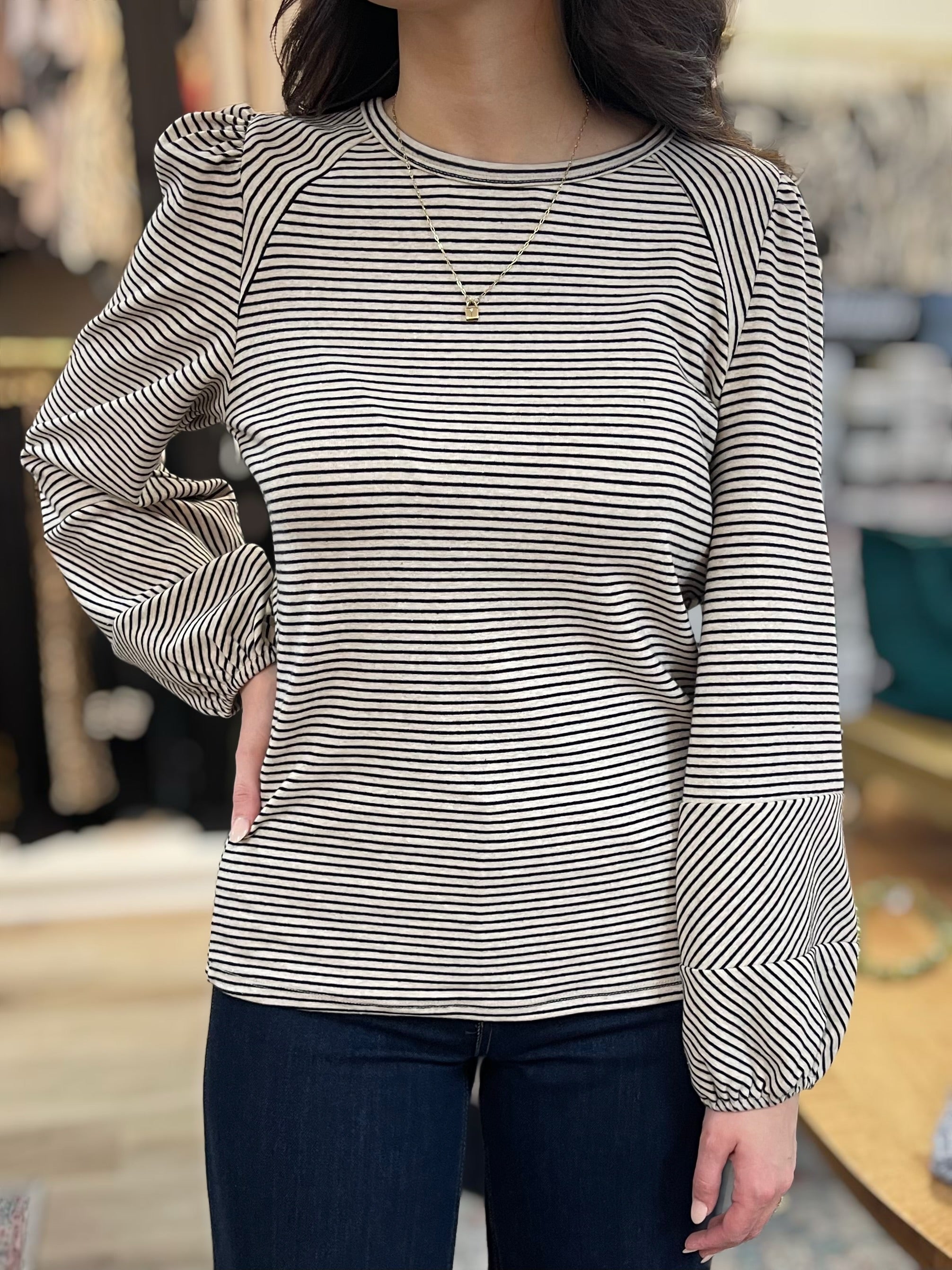 OAT/BLACK STRIPED LONG BUBBLE SLEEVE TOP