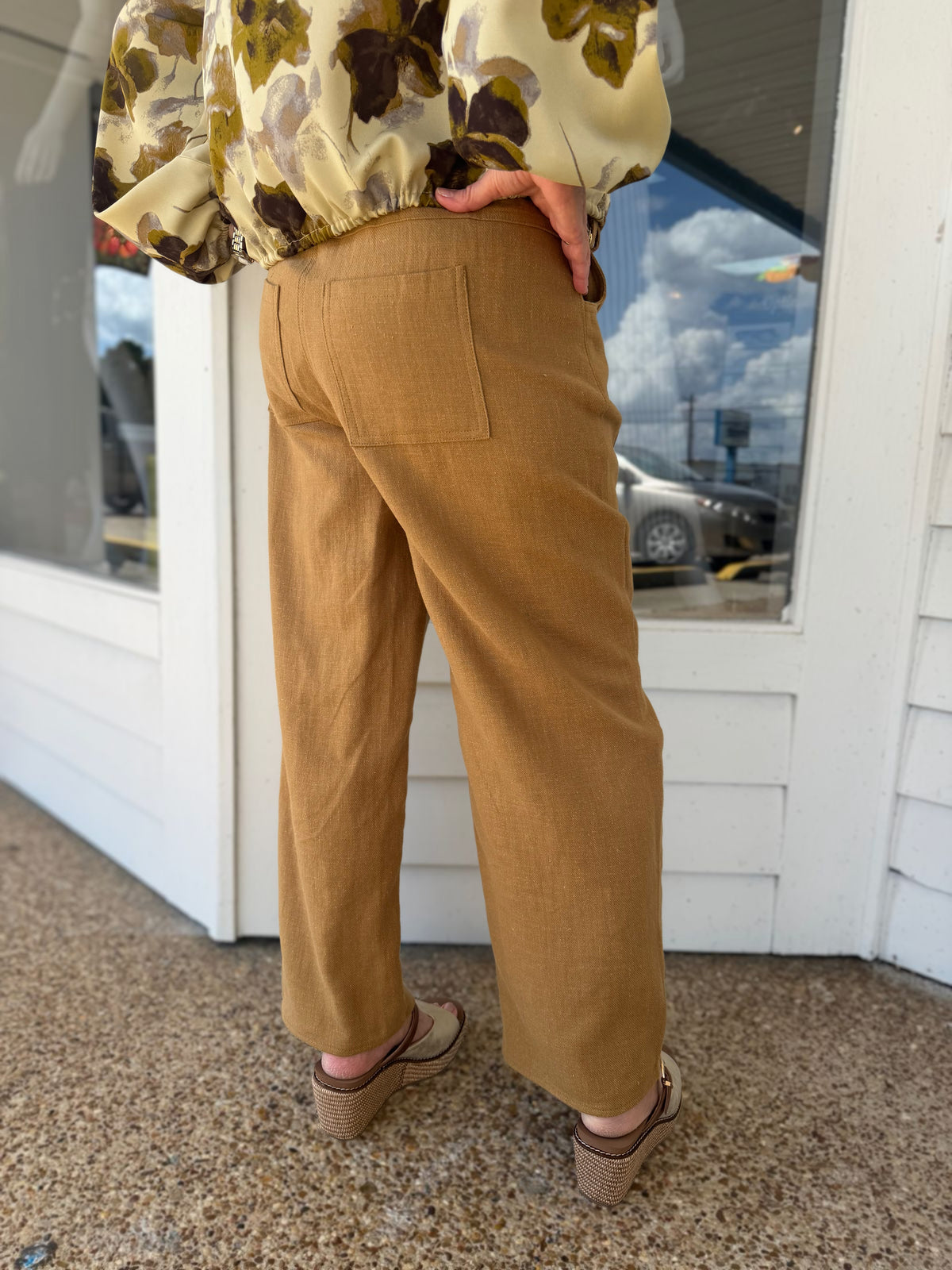 CAMEL STRAIGHT LEG CROPPED TROSUER PANTS