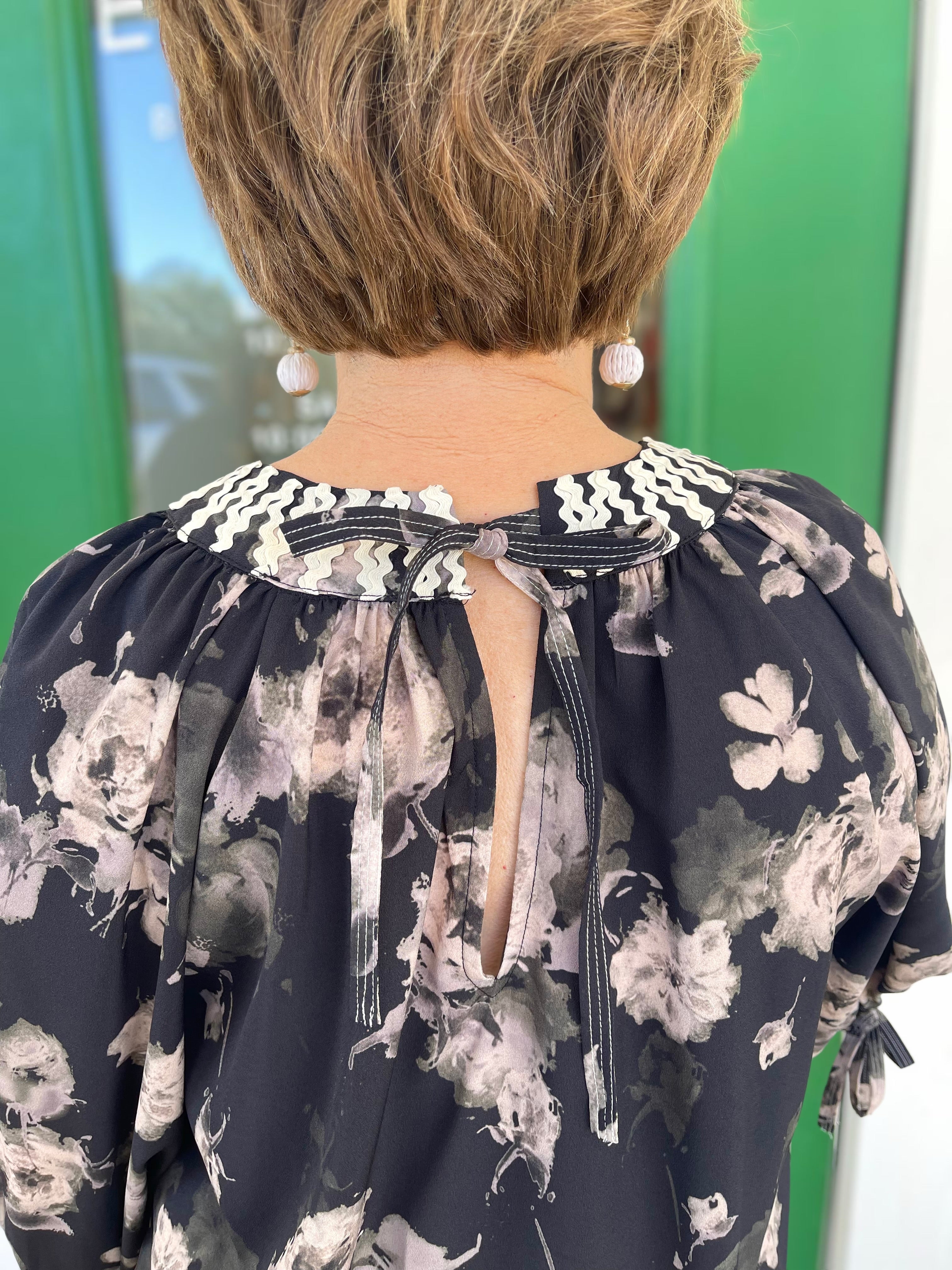 BLACK FLORAL PRINT RIC RAC ACCENT 3/4 SLEEVE TOP