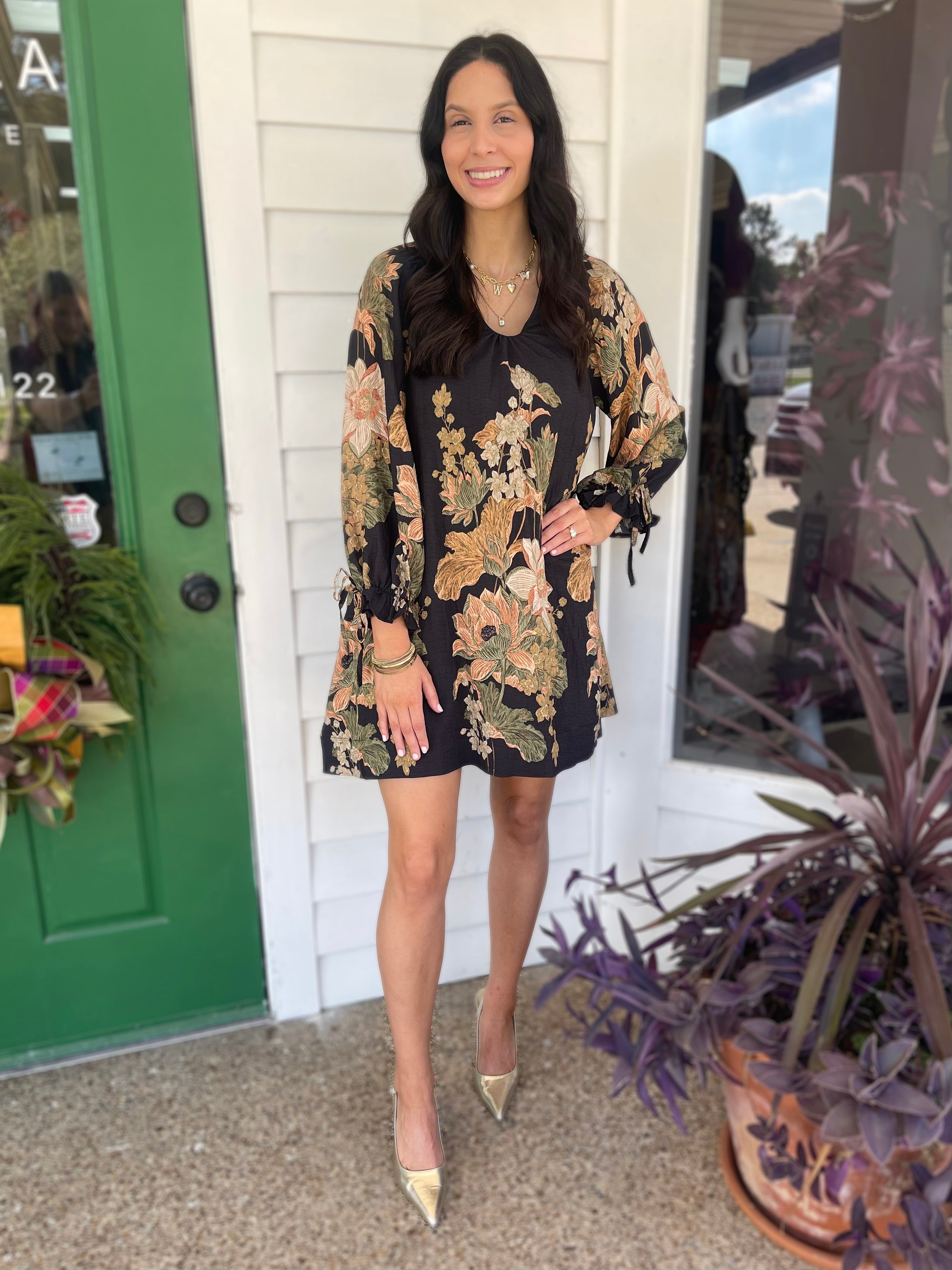 BLACK FLORAL PRINT GATHERED VNECK LONG SLEEVE MINI DRESS