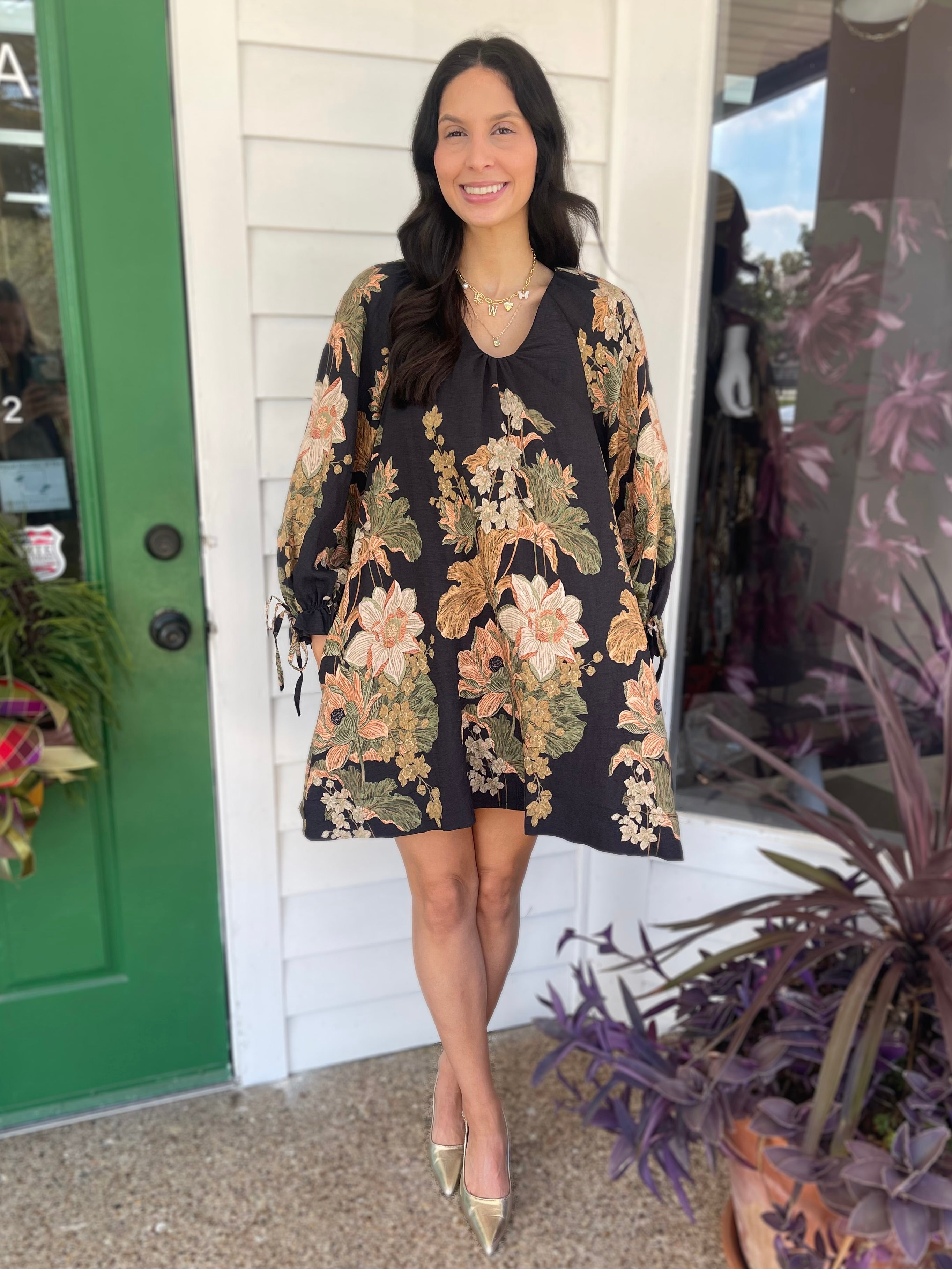 BLACK FLORAL PRINT GATHERED VNECK LONG SLEEVE MINI DRESS