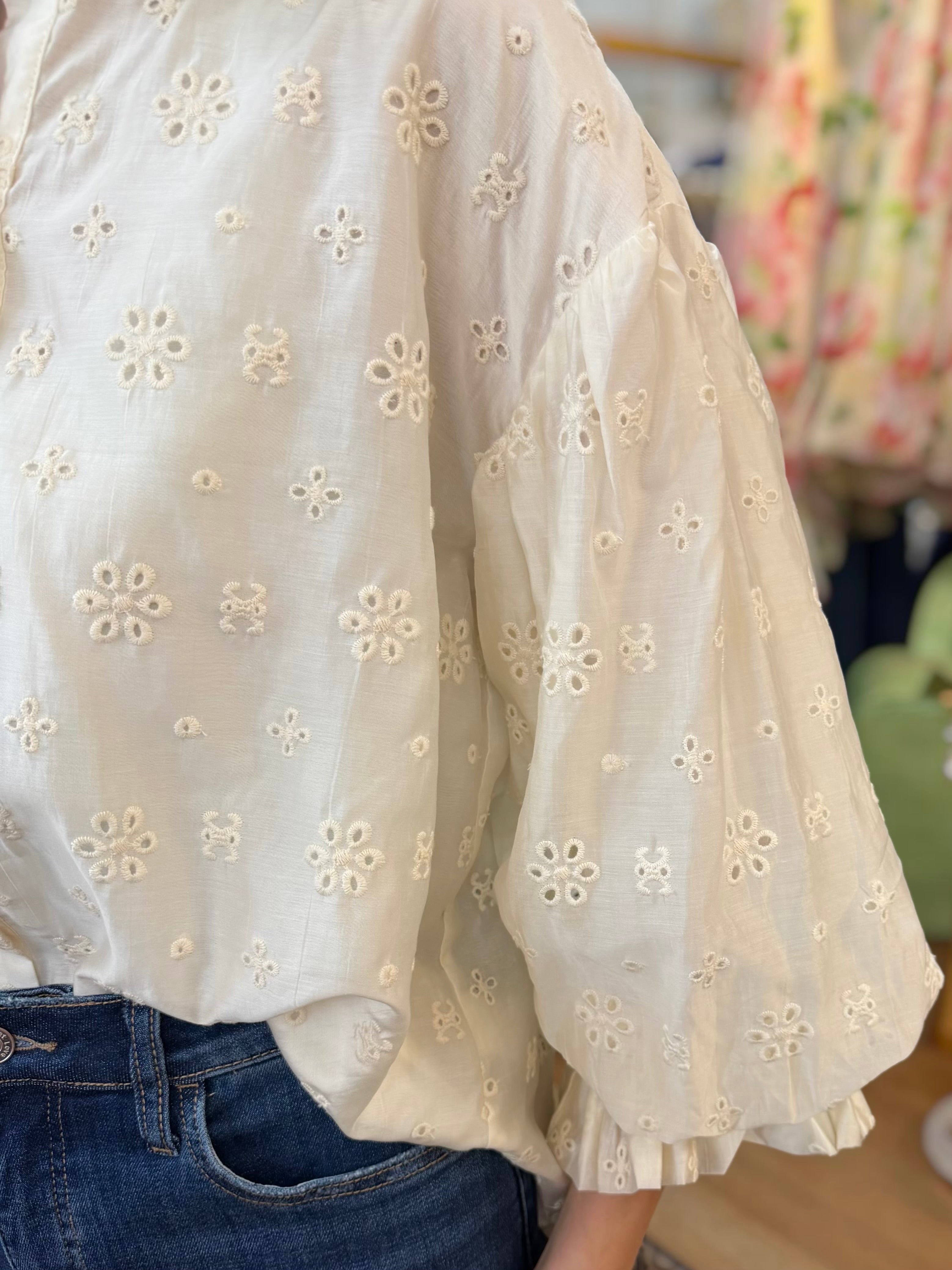 IVORY FLORAL EMBROIDERED EYELET BUBBLE SLEEVE BUTTON UP TOP