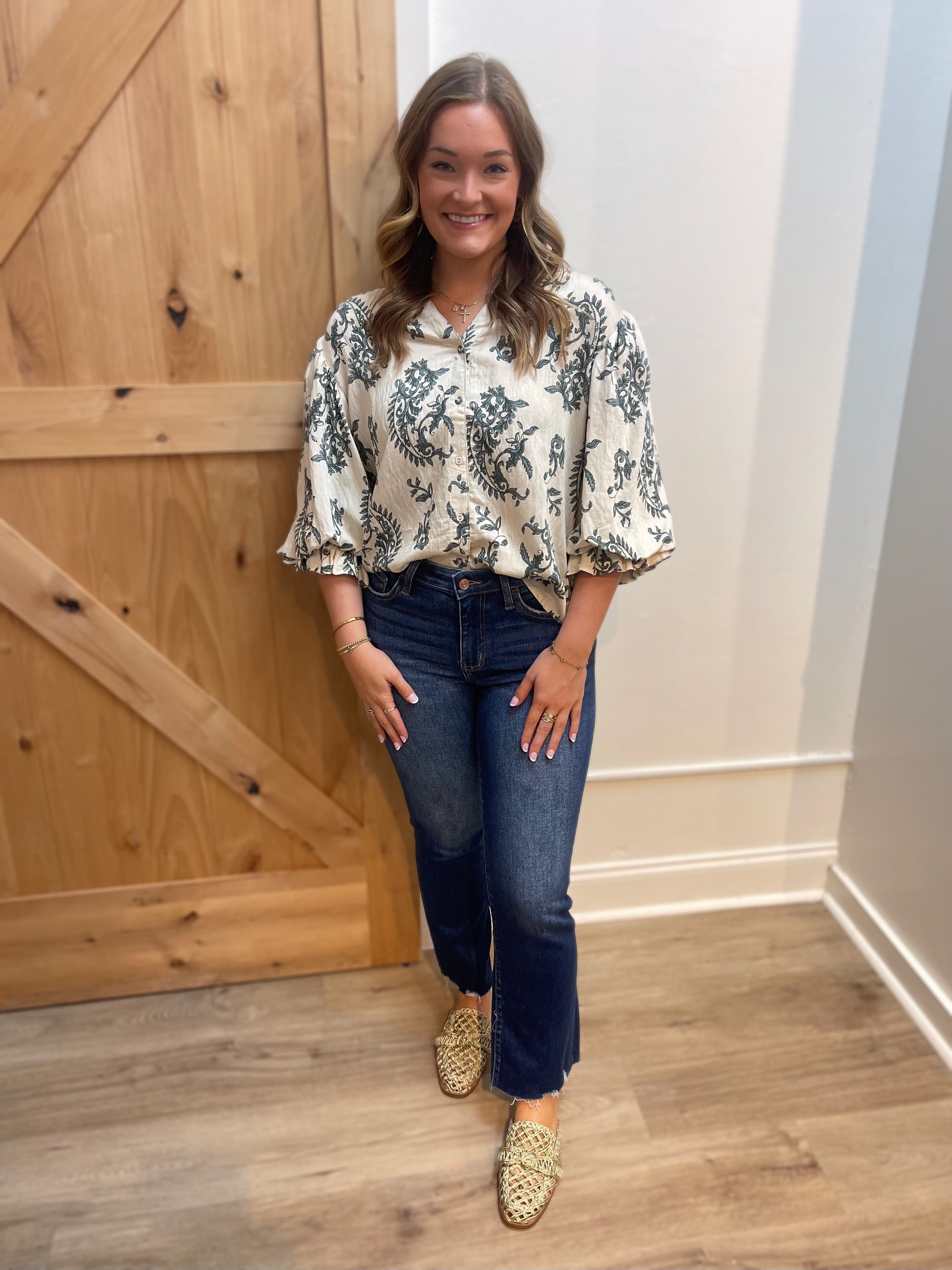NAVY PRINTED BUTTON DOWN GATHERED SLEEVE TOP