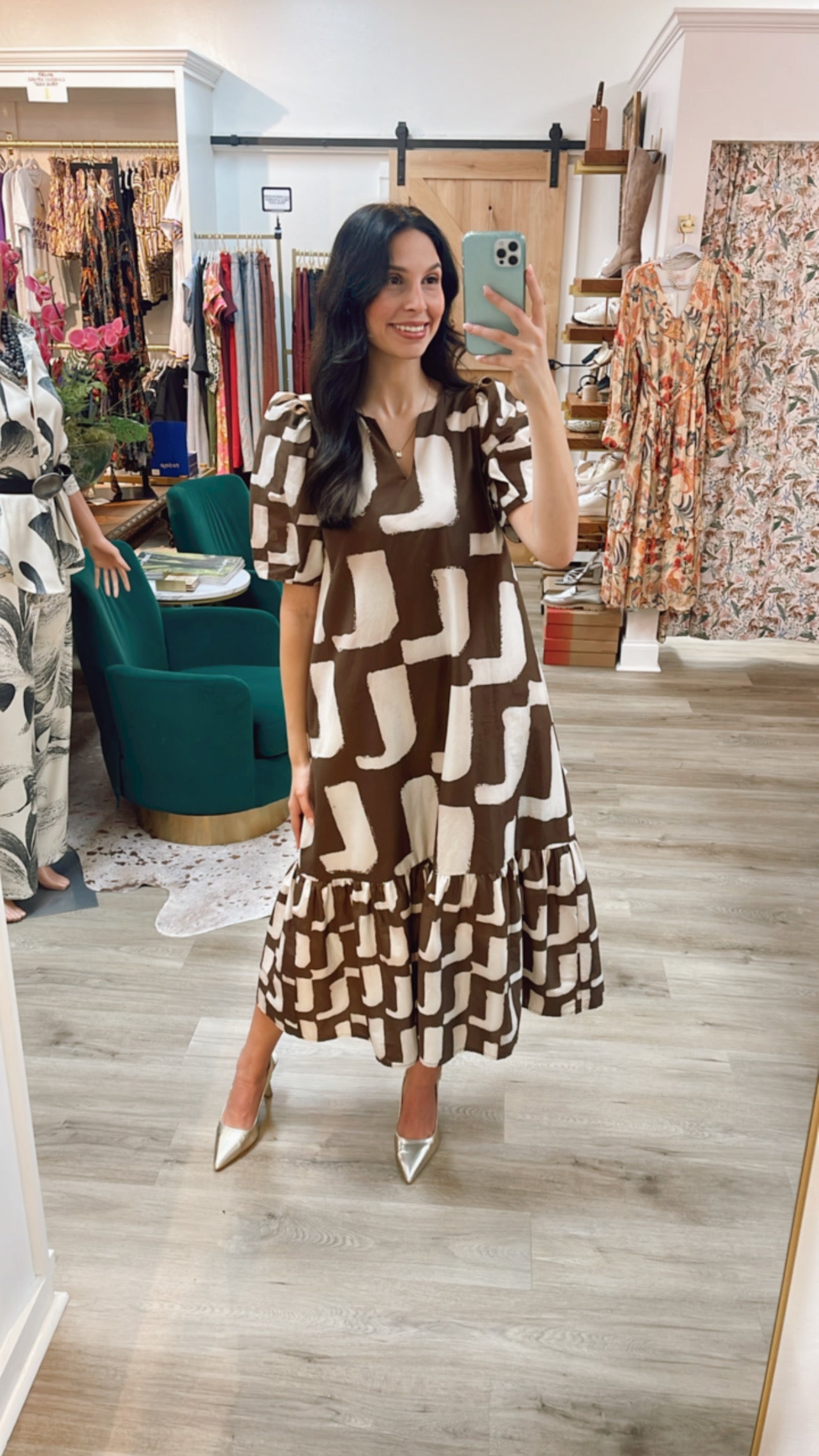 BROWN PRINTED SHORT PUFF SLEEVE RUFFLE HEM MIDI DRESS