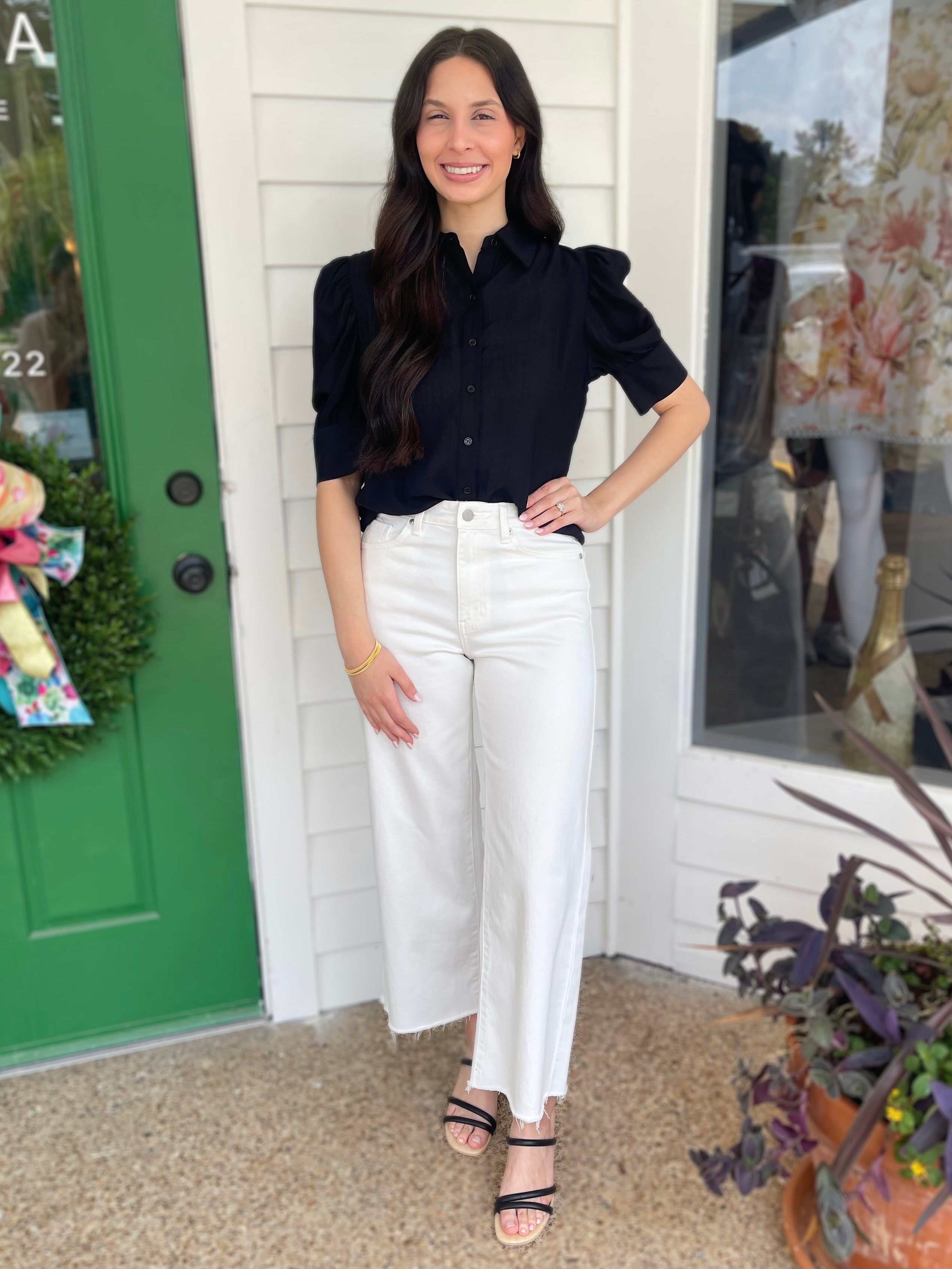 BLACK COLLARED SHORT PUFF SLEEVE BUTTON UP BLOUSE