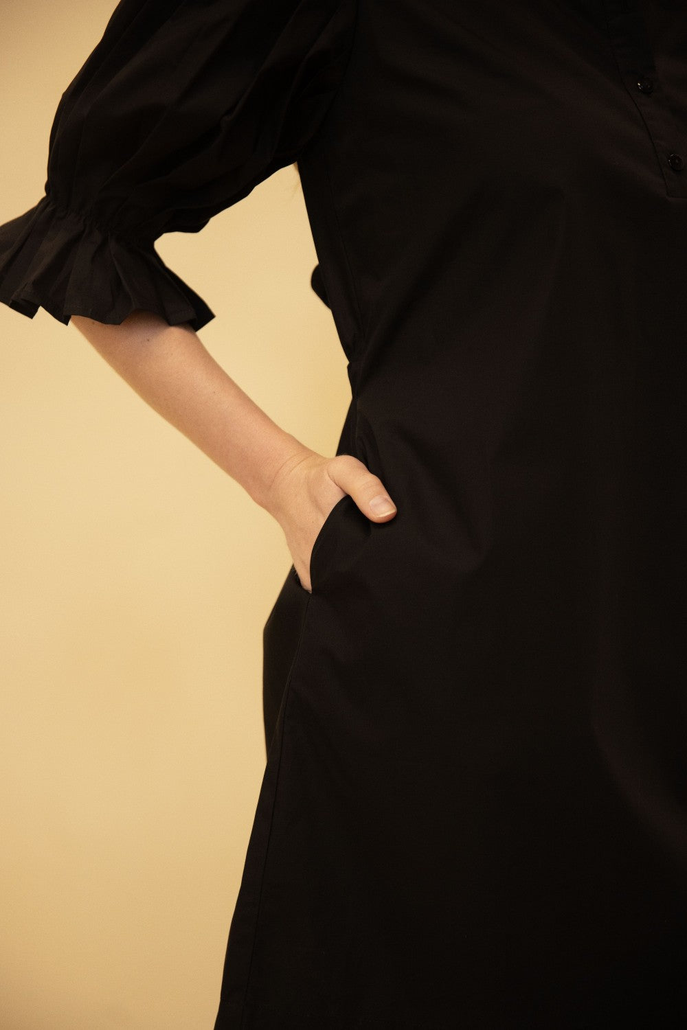 BLACK POPLIN PLEATED SLEEVE SHIRT DRESS