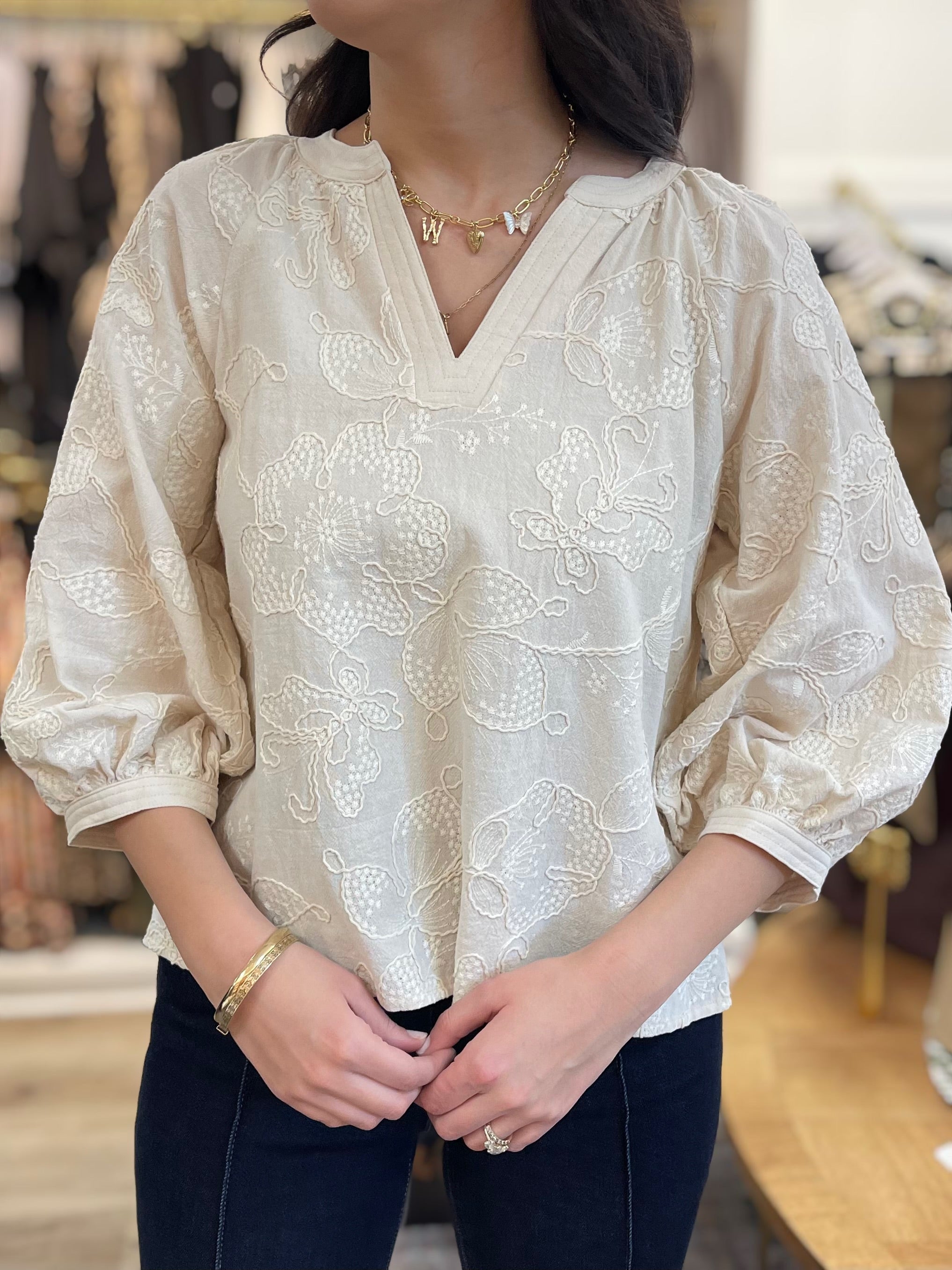 ECRU EMBROIDERED BOTANICAL PRINT 3/4 SLEEVE TOP