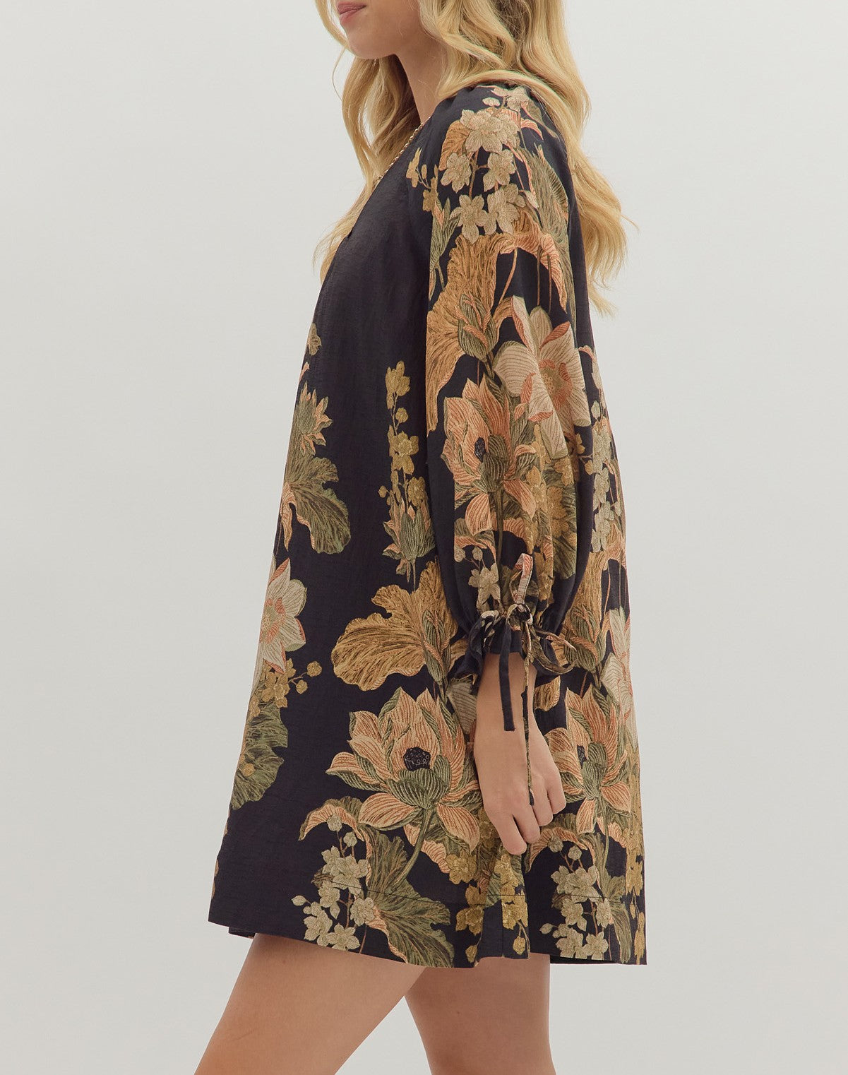 BLACK FLORAL PRINT GATHERED VNECK LONG SLEEVE MINI DRESS