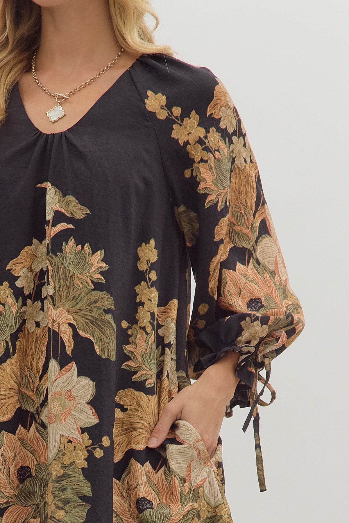 BLACK FLORAL PRINT GATHERED VNECK LONG SLEEVE MINI DRESS