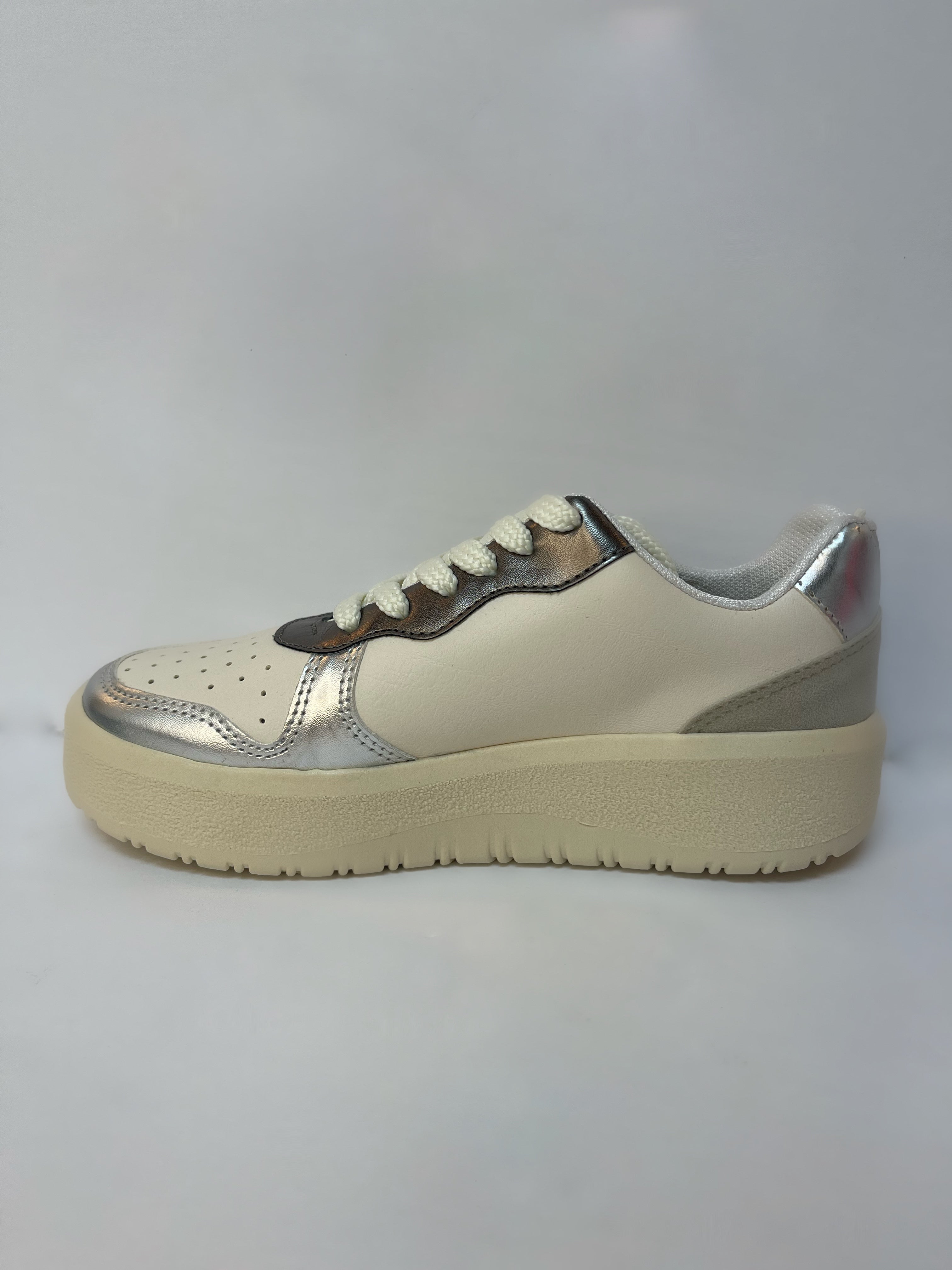 BLACK/SILVER IVY SNEAKER