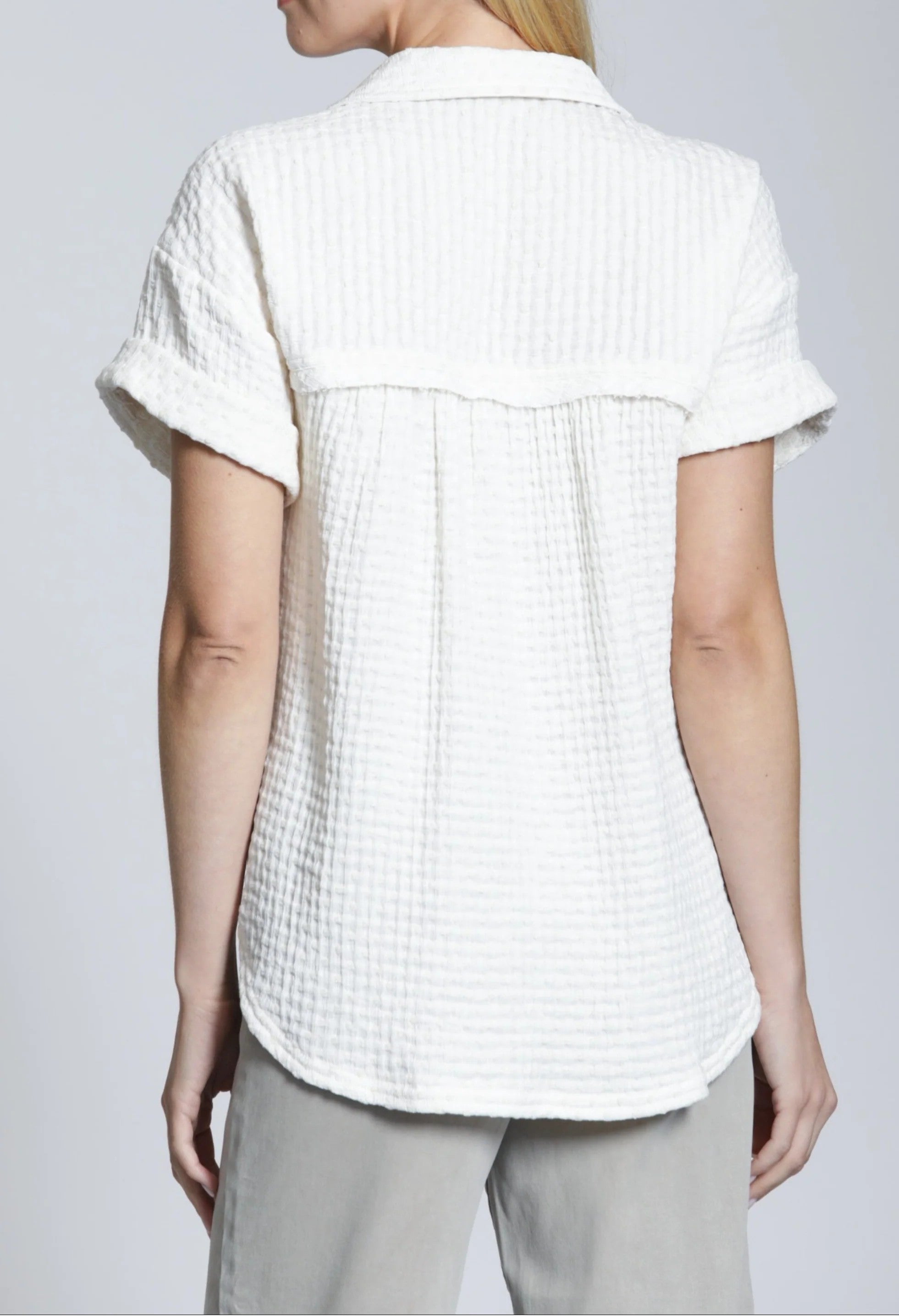 NATURAL BREEZY CRINKLE GAUZE SHORT SLEEVE BUTTON UP TOP