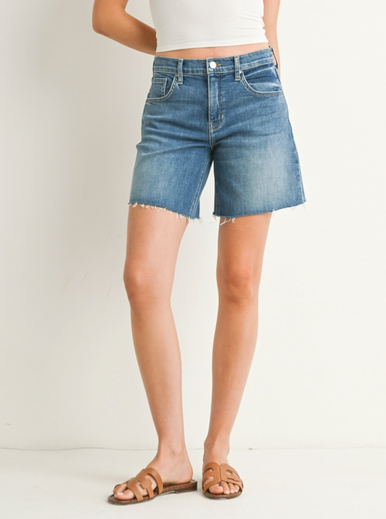 MEDIUM WASH DENIM BERMUDA SHORT
