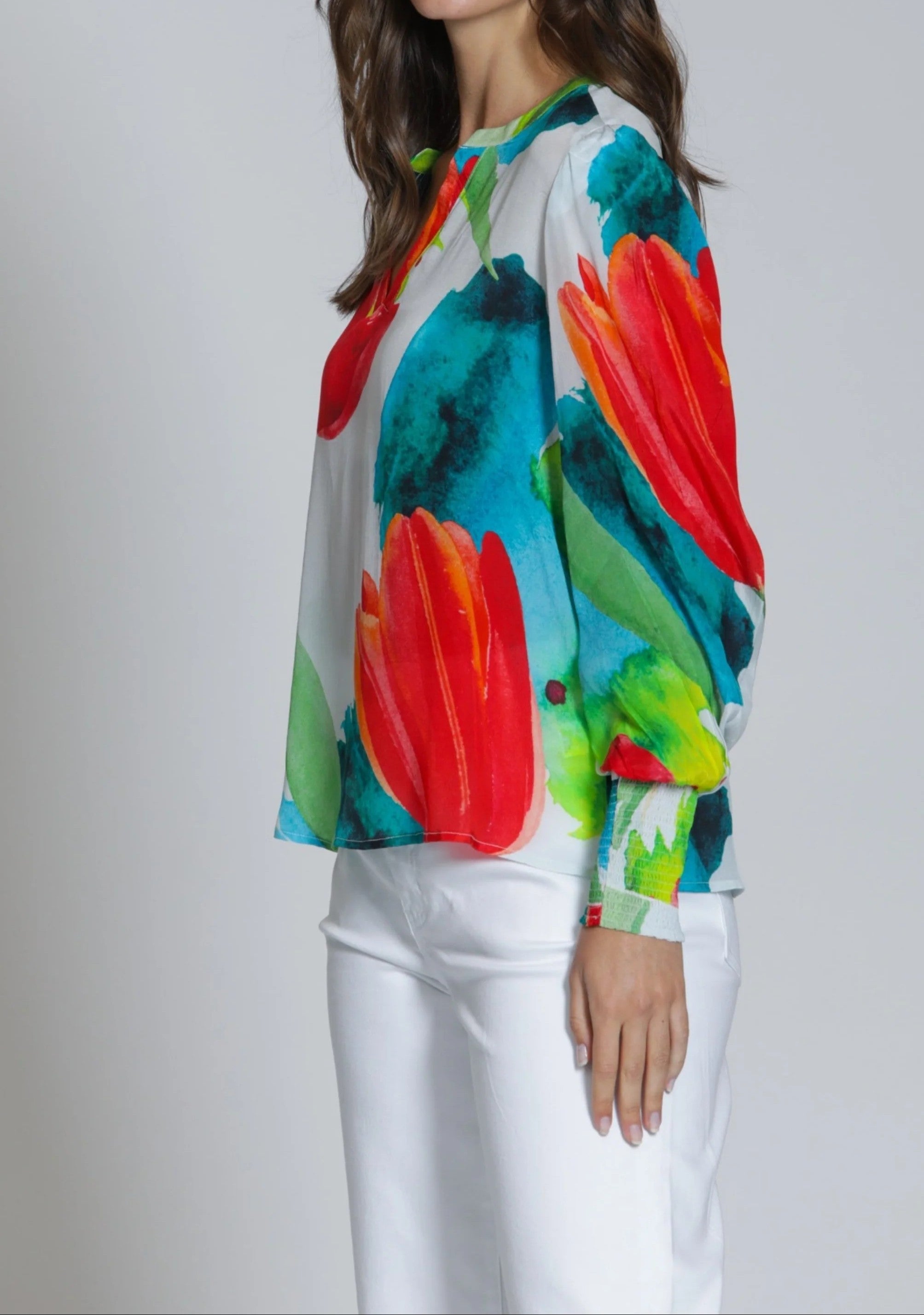 RED MULTI BIG BLOOM ENERGY PRINT SPLIT NECK LONG SMOCKED CUFF SLEEVE TOP