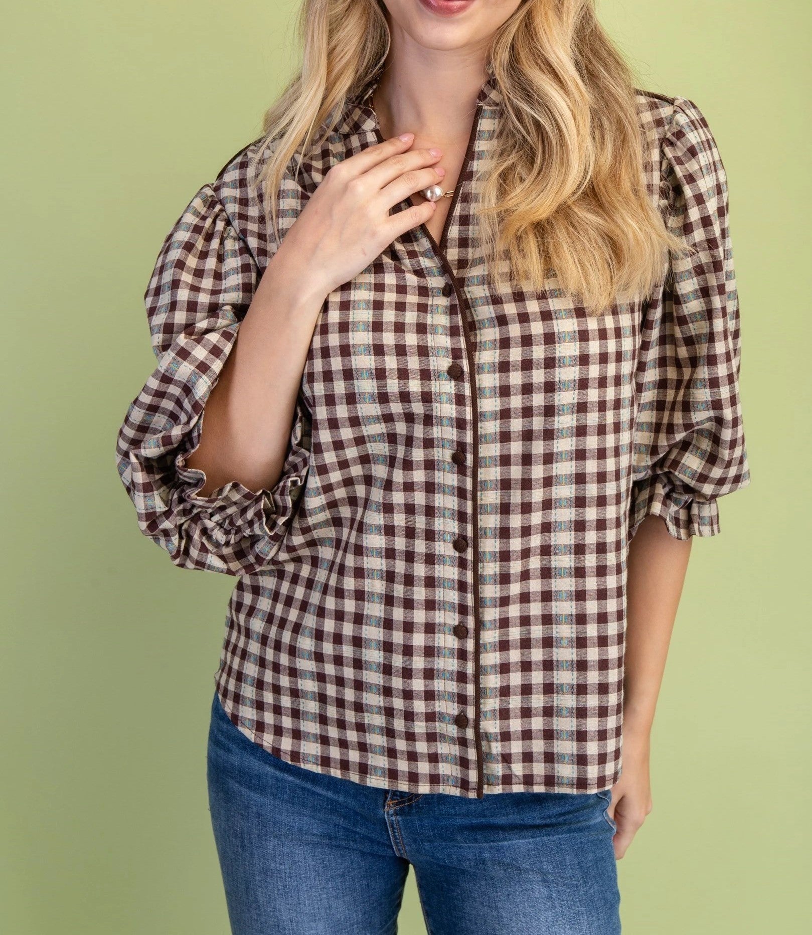 BROWN CHECKERED PRINT BUTTON DOWN GATHERED SLEEVE TOP