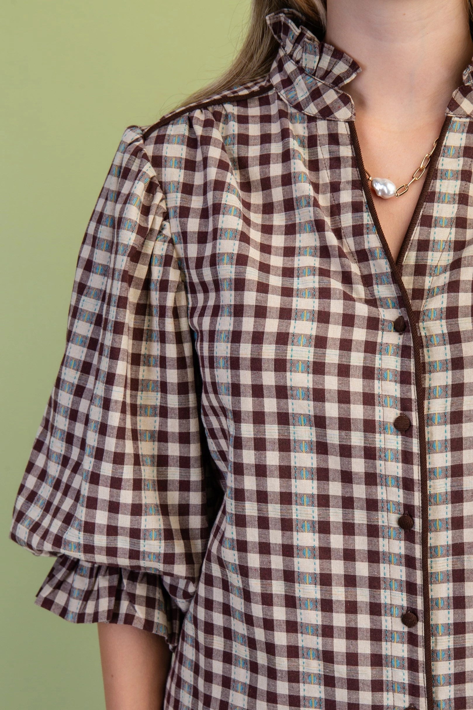 BROWN CHECKERED PRINT BUTTON DOWN GATHERED SLEEVE TOP