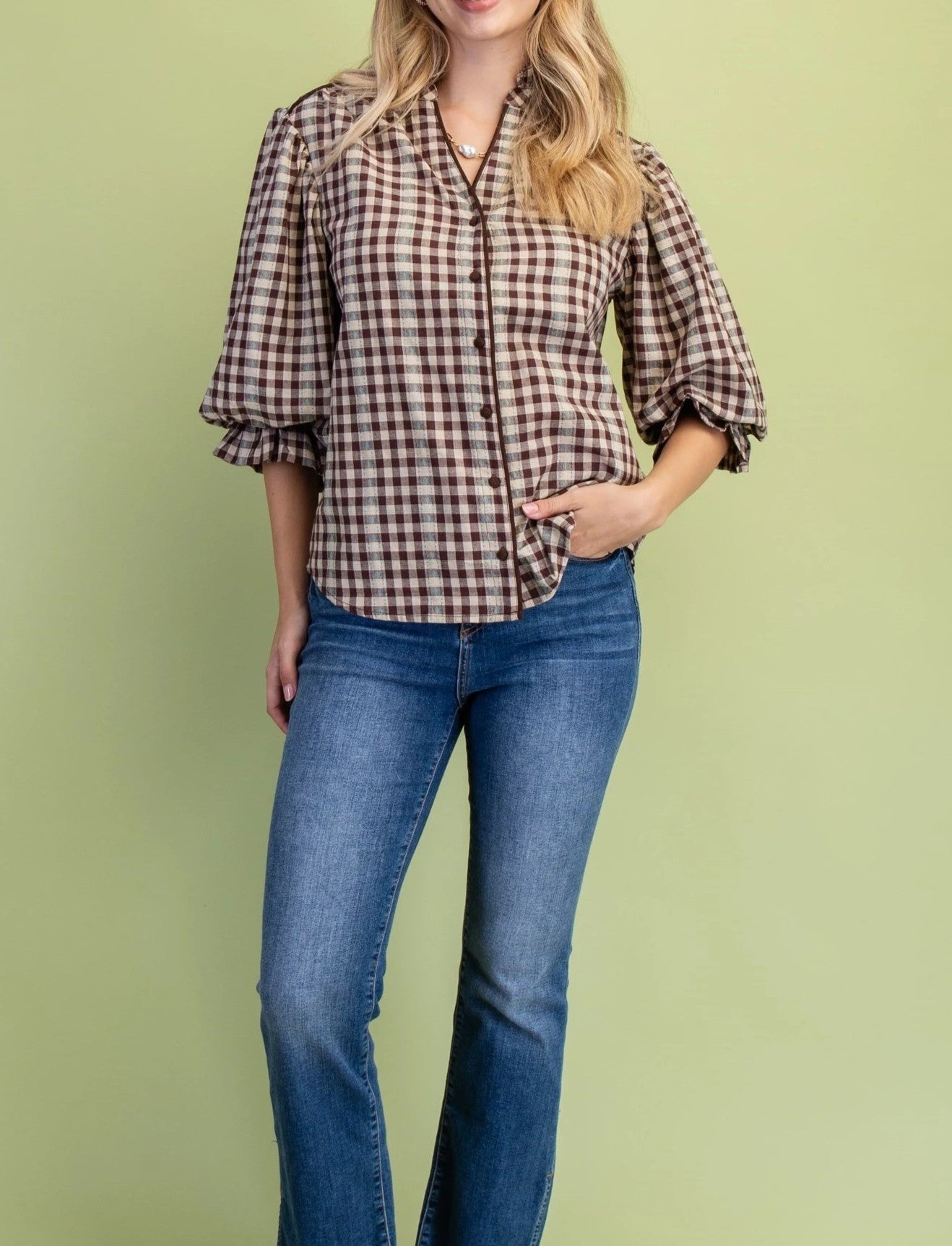 BROWN CHECKERED PRINT BUTTON DOWN GATHERED SLEEVE TOP