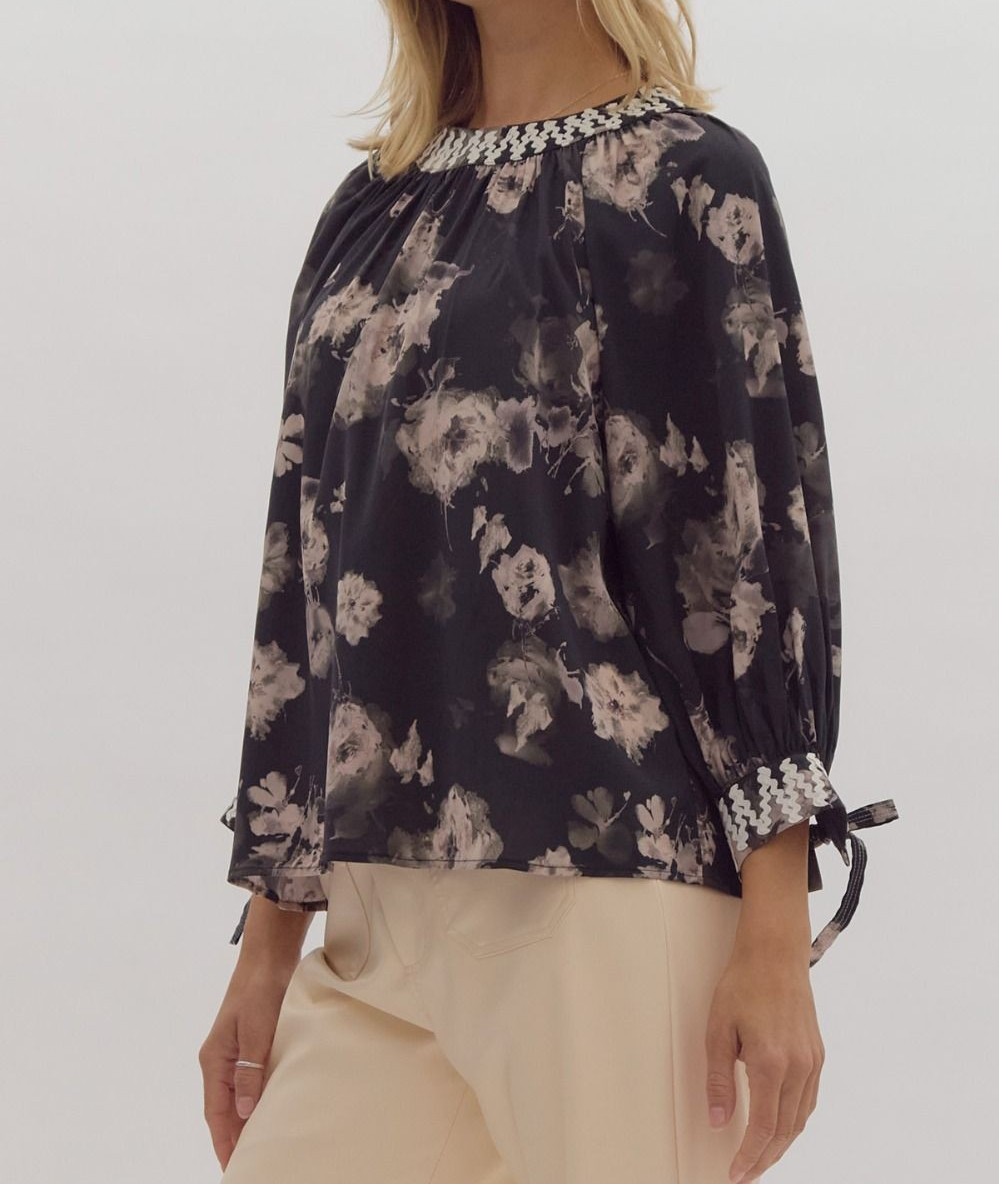 BLACK FLORAL PRINT RIC RAC ACCENT 3/4 SLEEVE TOP