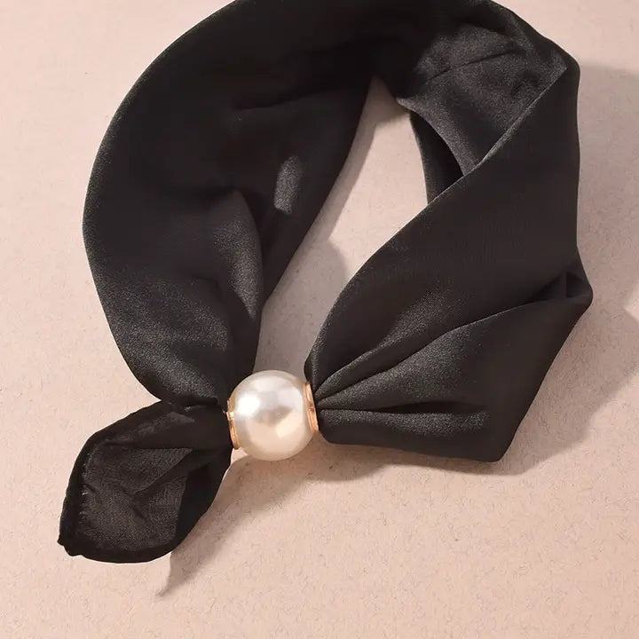 BLACK MAGNETIC OVERSIZED PEARL ACCENT SATIN SCARF NECKLACE