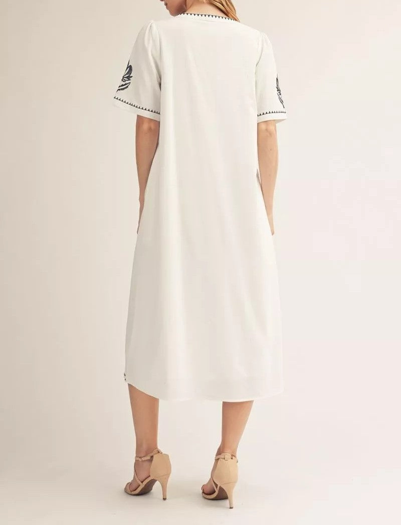 OFF WHITE/BLACK FLORAL EMBROIDERY GATHERED SHOULDER SHORT SLEEVE MIDI DRESS