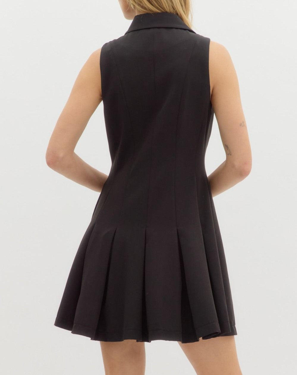 BLACK GOLD BUTTON ACCENT SLEEVELESS PLEATED MINI DRESS