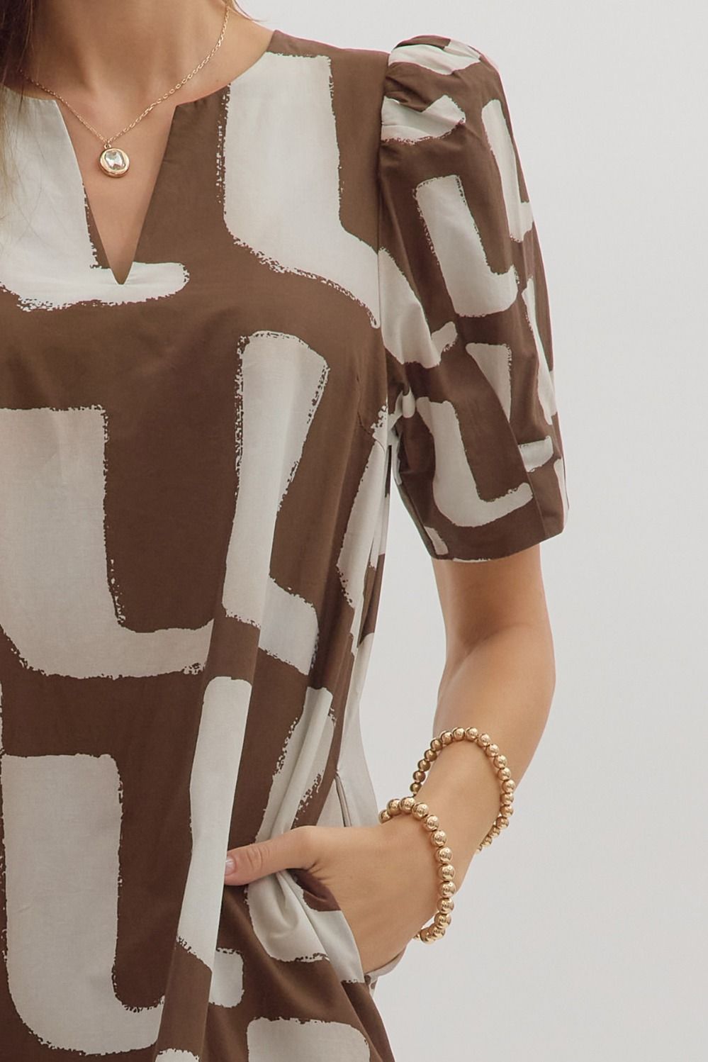 BROWN PRINTED SHORT PUFF SLEEVE RUFFLE HEM MIDI DRESS