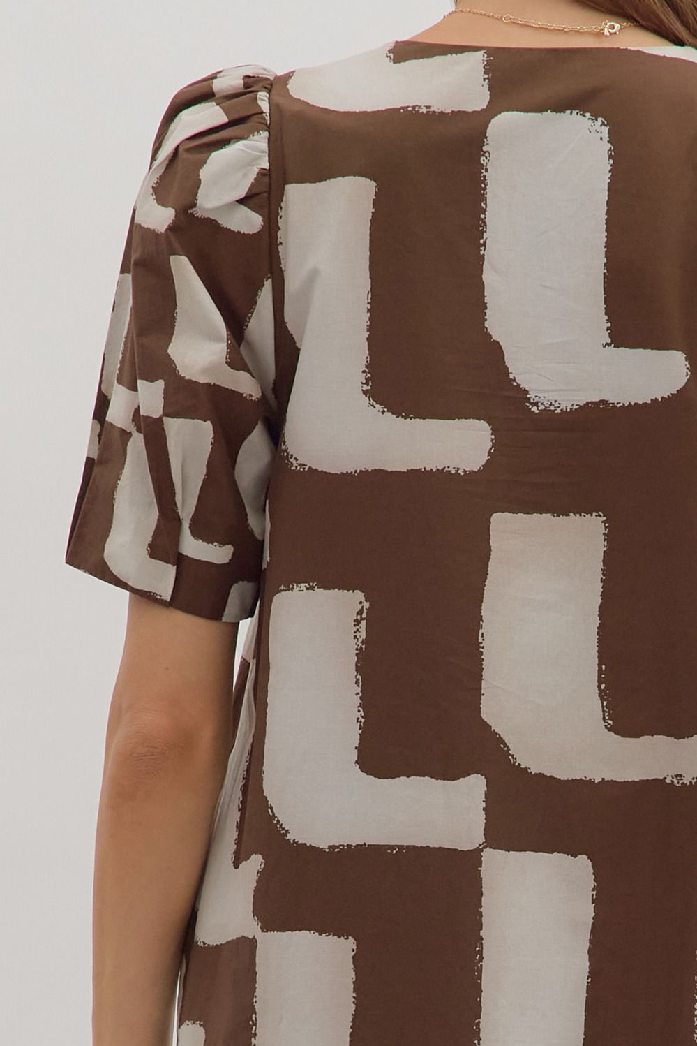 BROWN PRINTED SHORT PUFF SLEEVE RUFFLE HEM MIDI DRESS