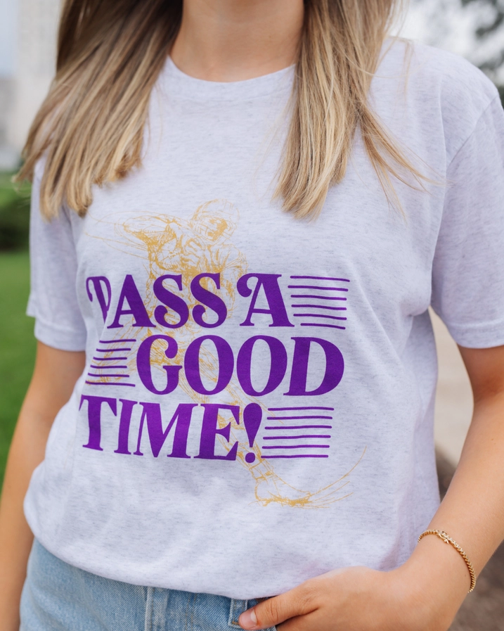 HEATHER WHITE PASS A GOOD TIME TEE