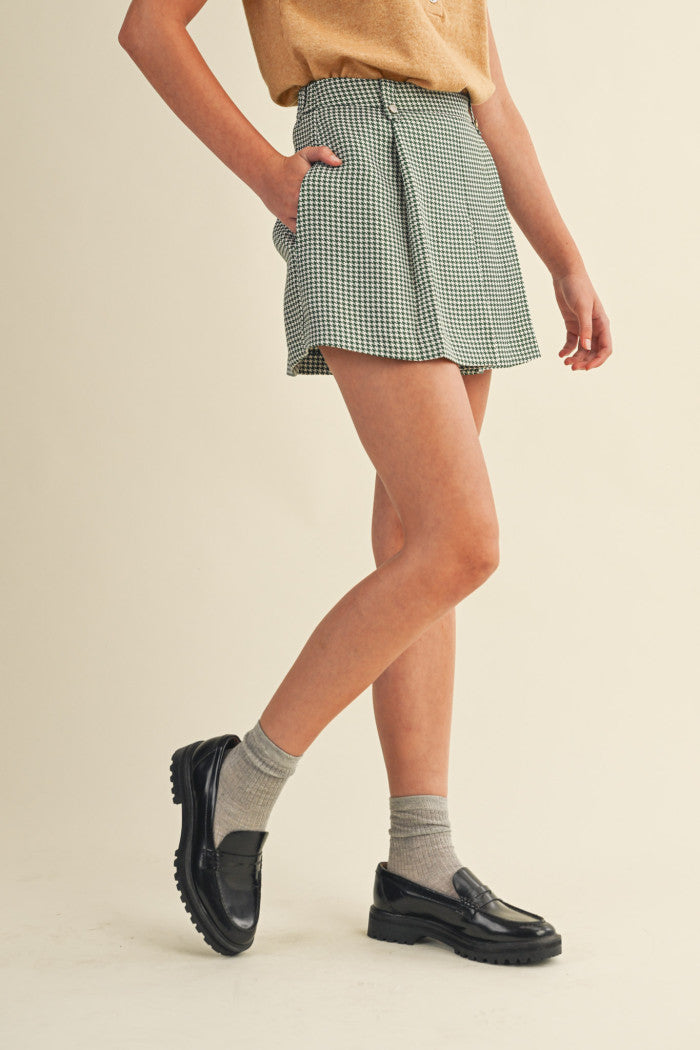 HUNTER GREEN HOUNDSTOOTH PLEATED HIGH RISE SHORTS
