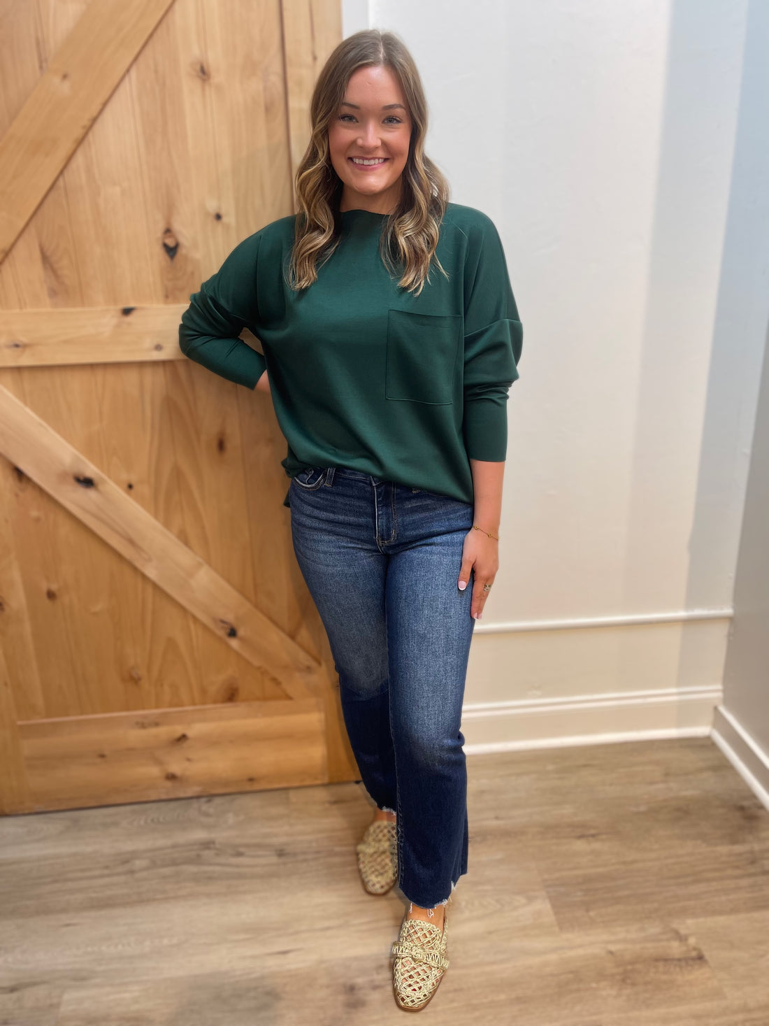 HUNTER GREEN SOLID KNIT FRONT PATCH POCKET LONG SLEEVE TOP