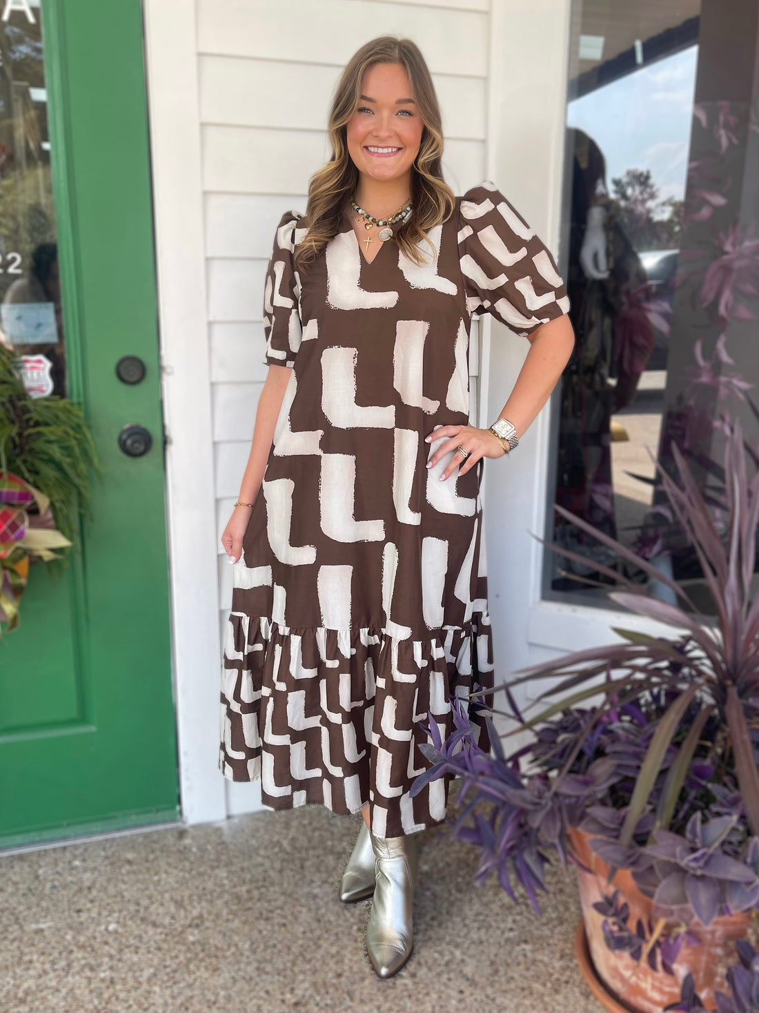 BROWN PRINTED SHORT PUFF SLEEVE RUFFLE HEM MIDI DRESS